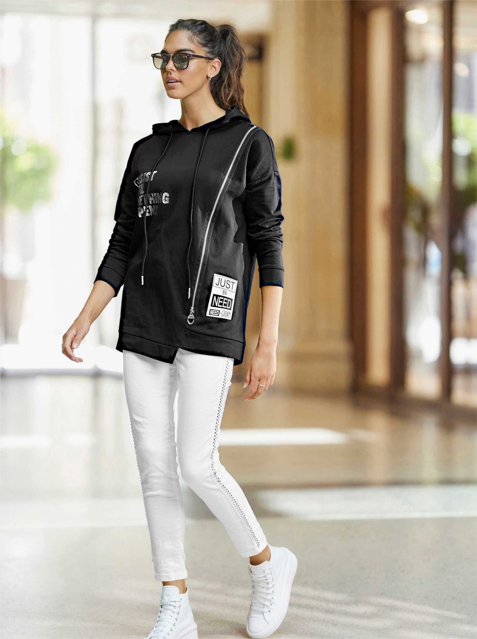 heine Kapuzensweatshirt mit asymmetrischem Saum - schwarz