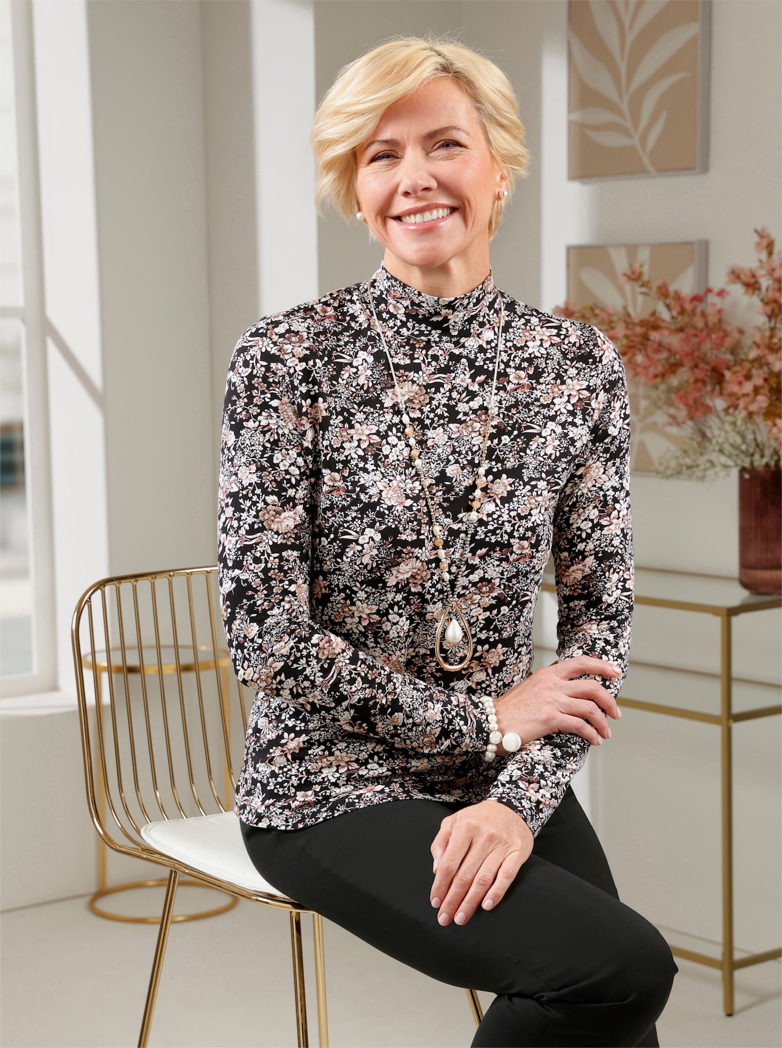 Stehkragenshirt im Blümchenmuster - camel-schwarz-bedruckt