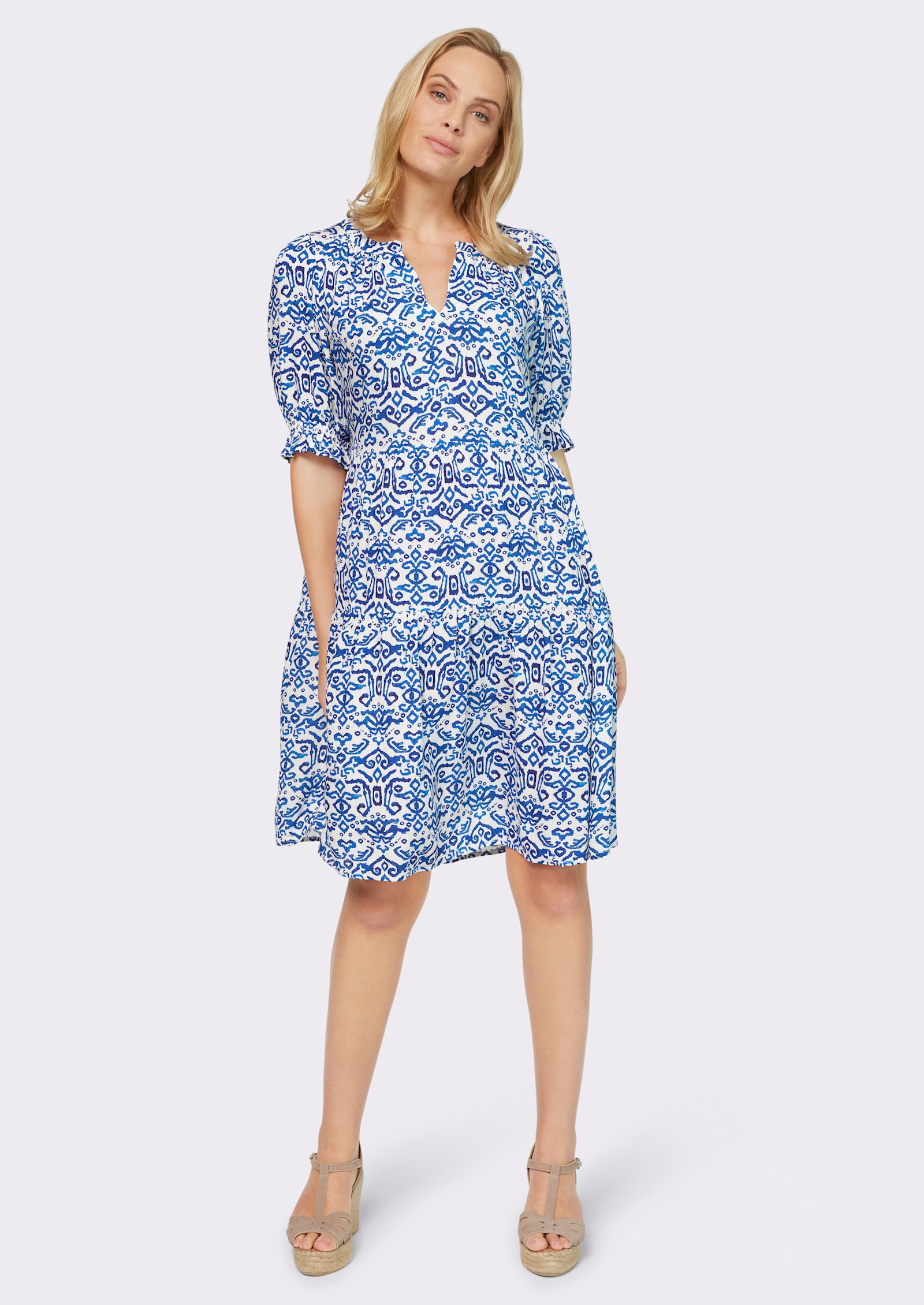 heine Webkleid mit Volants - ecru-royalblau-gemustert