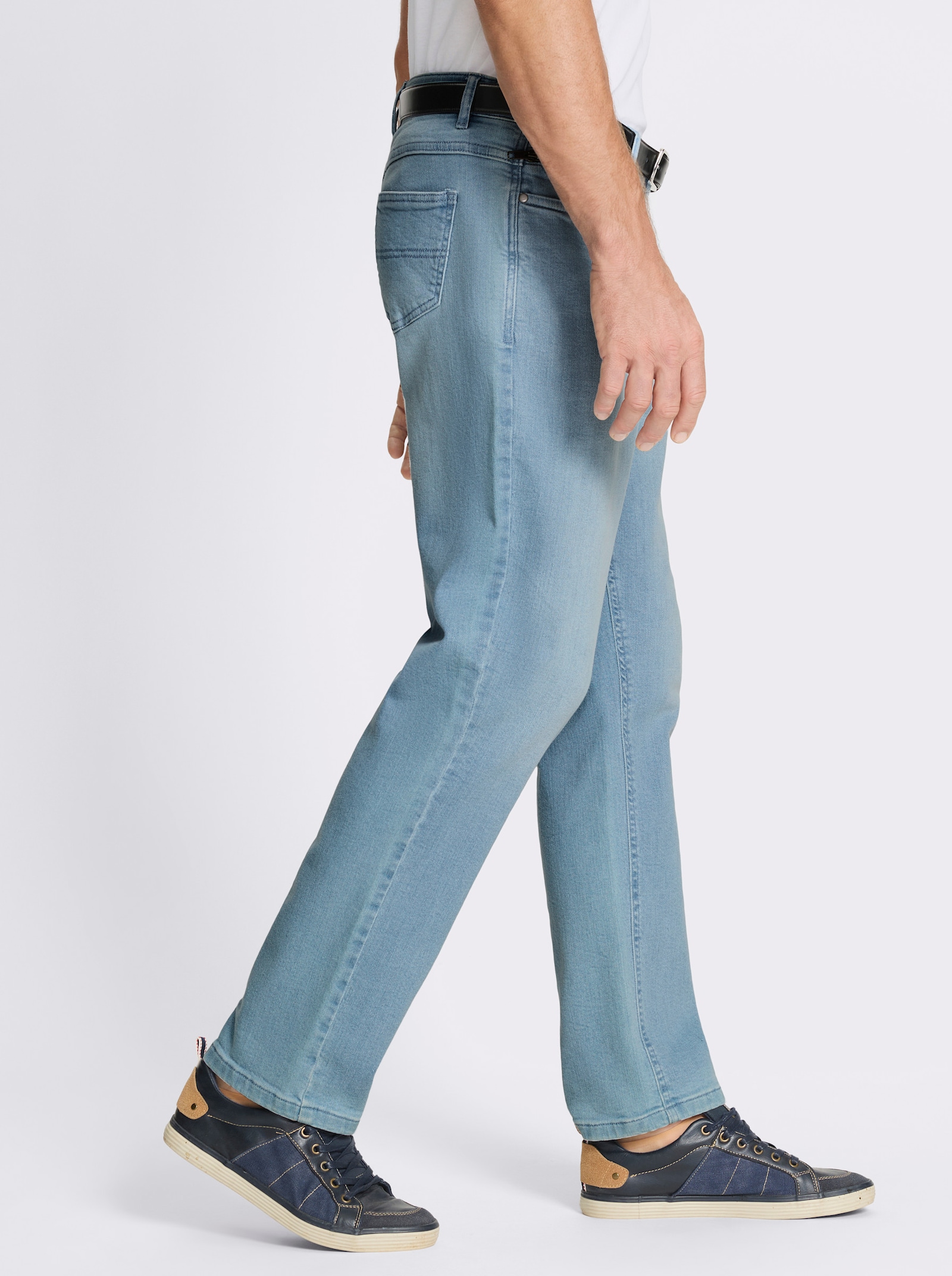 Jeans mit effektvoller Waschung - blue-bleached