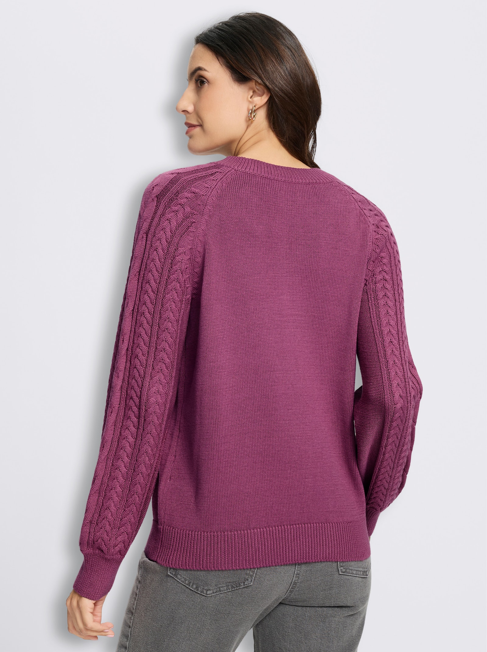 Strickjacke mit Zopfmuster auf den Ärmeln - erika