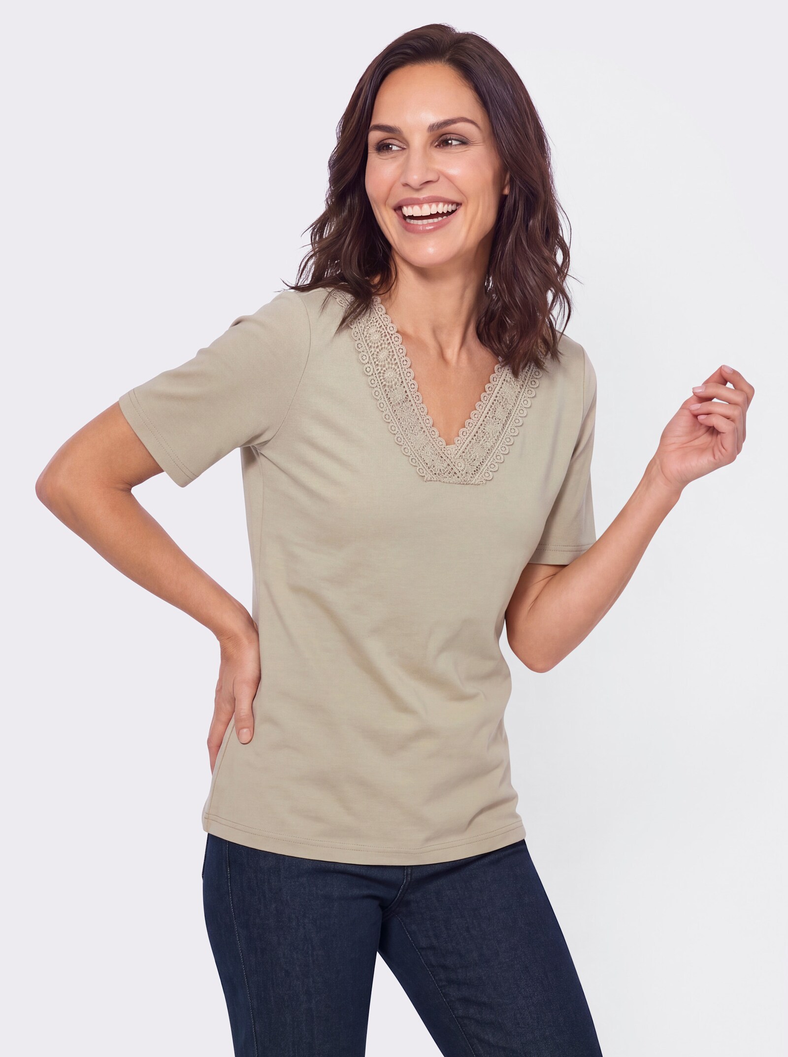 V-Shirt mit Spitzenbordüre - sand