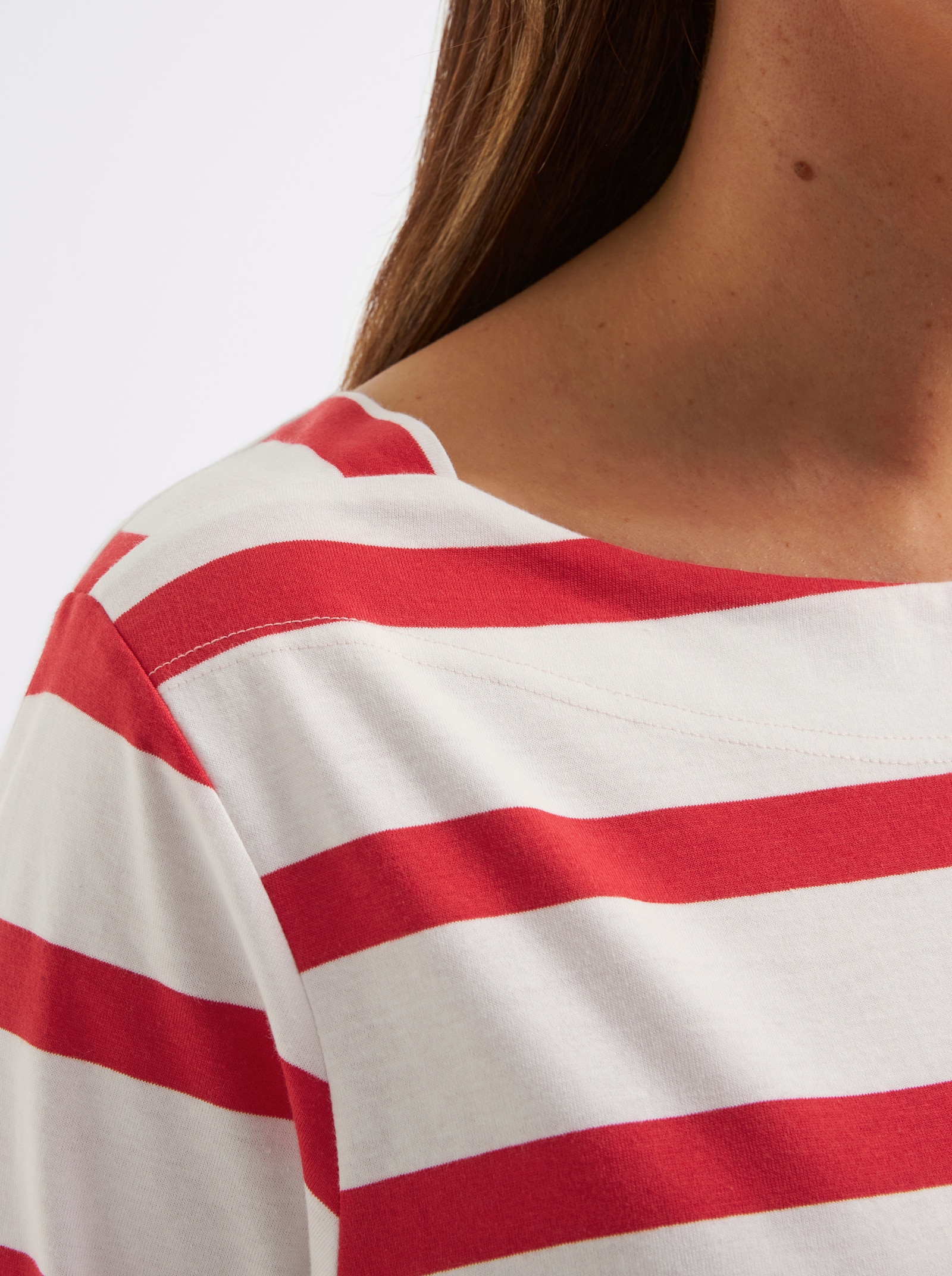 sheego 3/4-Arm-Shirt mit Ringeln und Front-Patches - weiß-erdbeere-geringelt