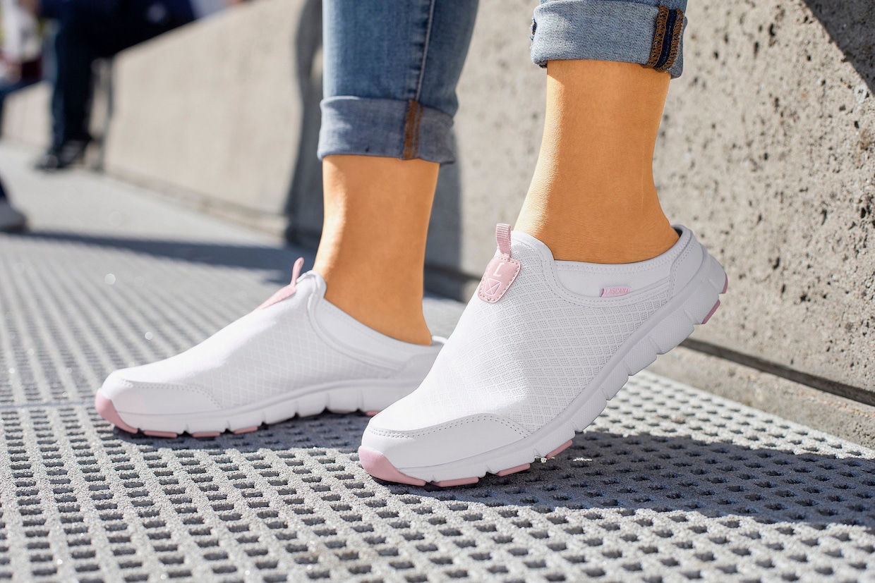 LASCANA Slip-On Sneaker - weiß/rose