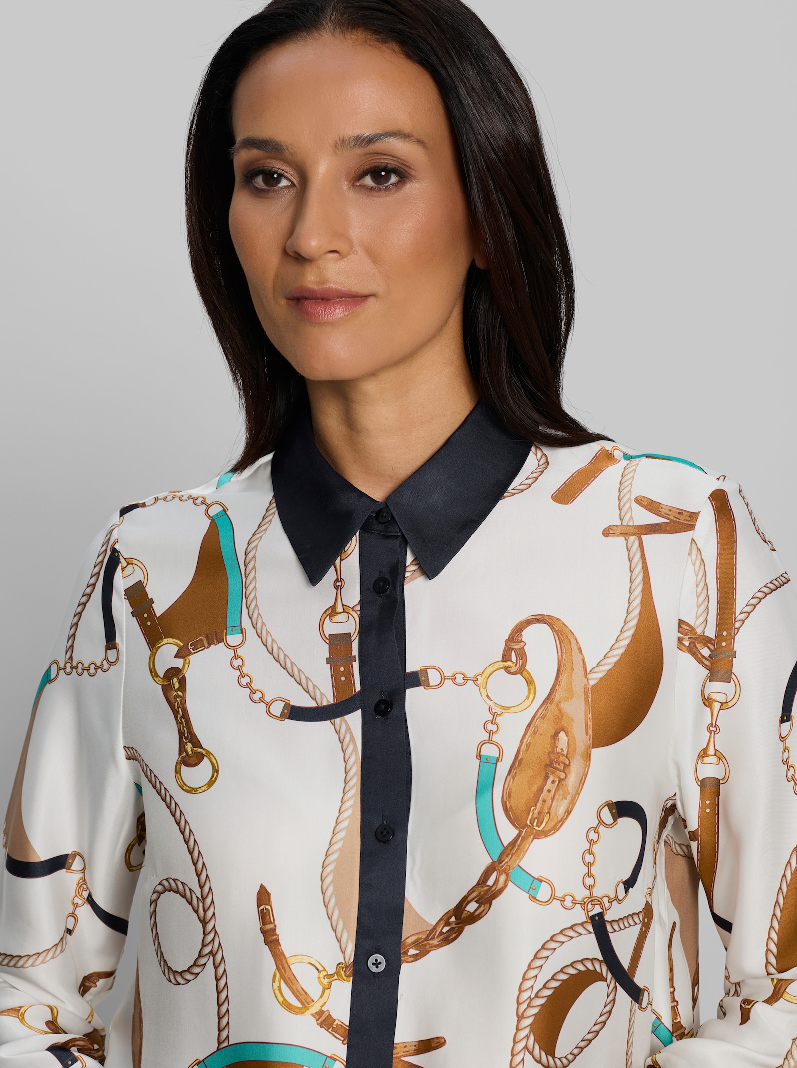 heine Satinbluse mit Ketten-Print - ecru-marine-bedruckt