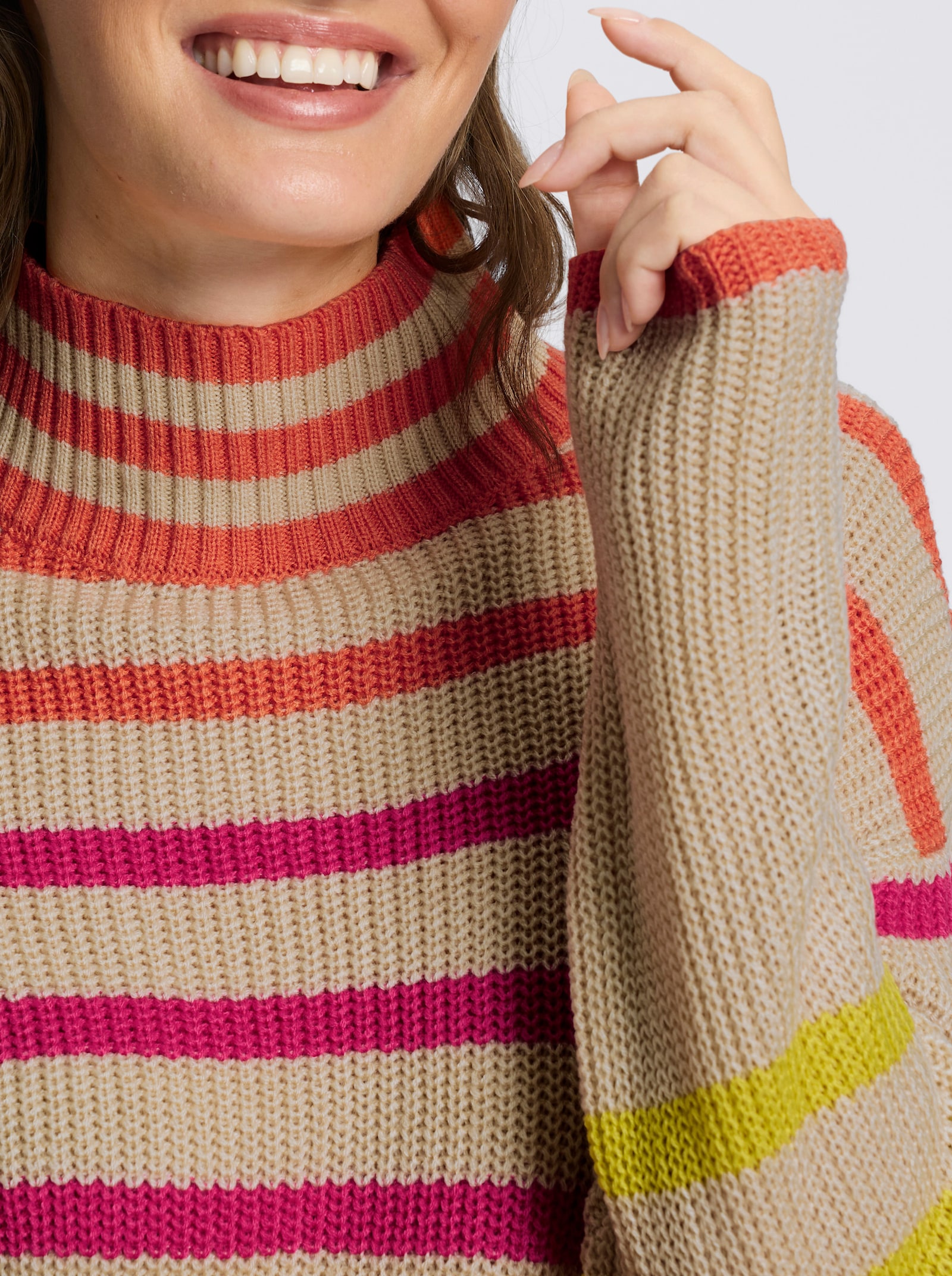 Stehkragenpullover mit Streifen in Leuchtfarben - sand-orange-gestreift