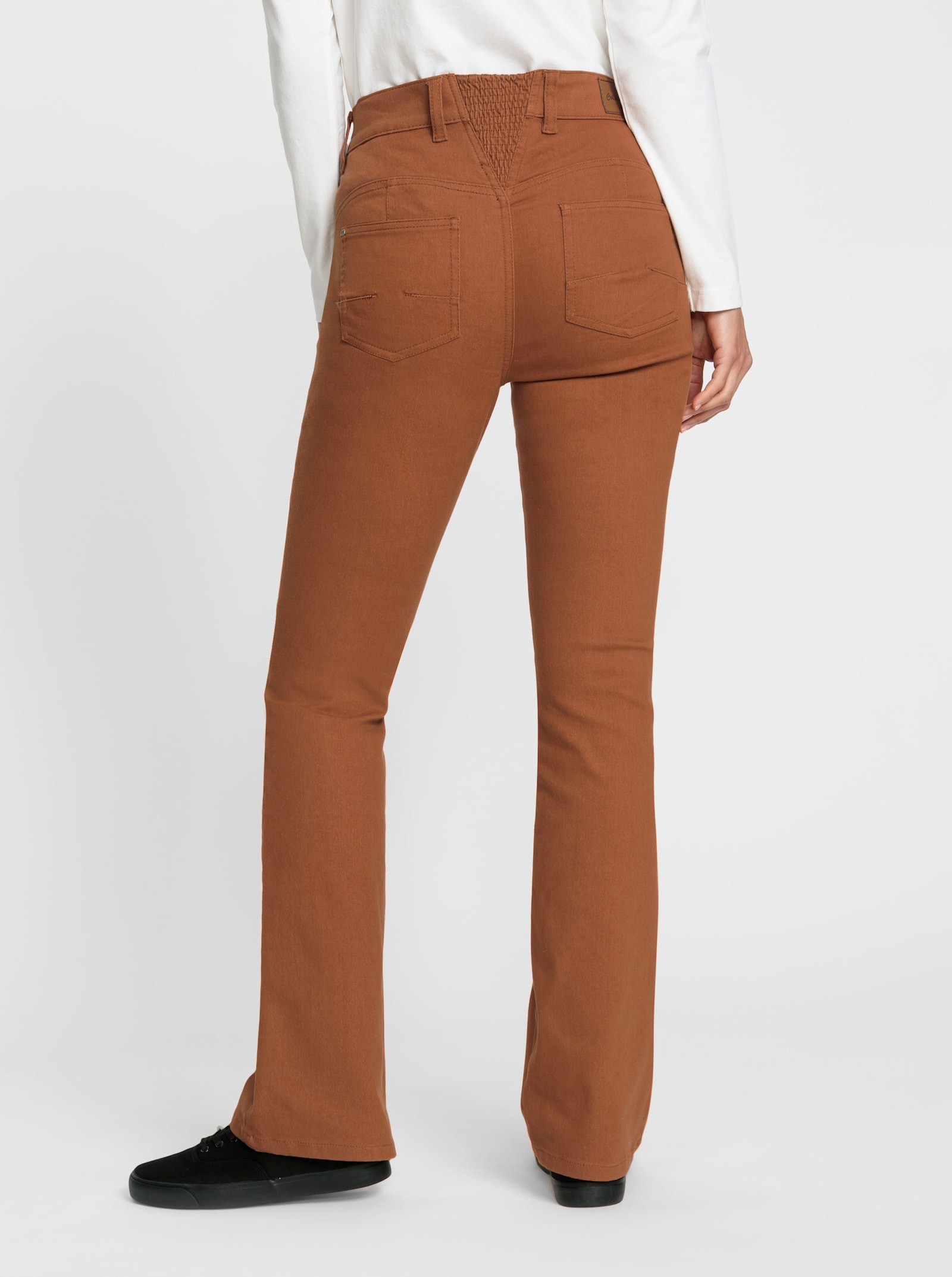 Bootcut-Jeans mit Push-up-Effekt - cognac