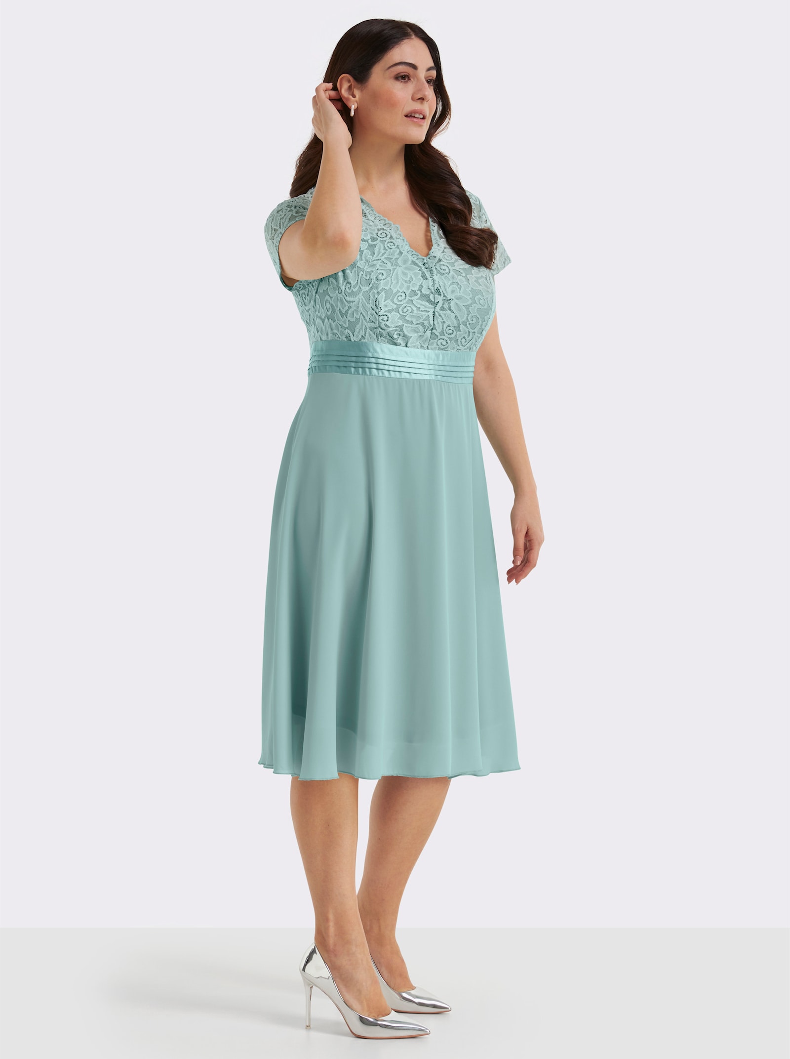 Cocktailkleid mit kunstvollem Spitzeneinsatz - kalkmint