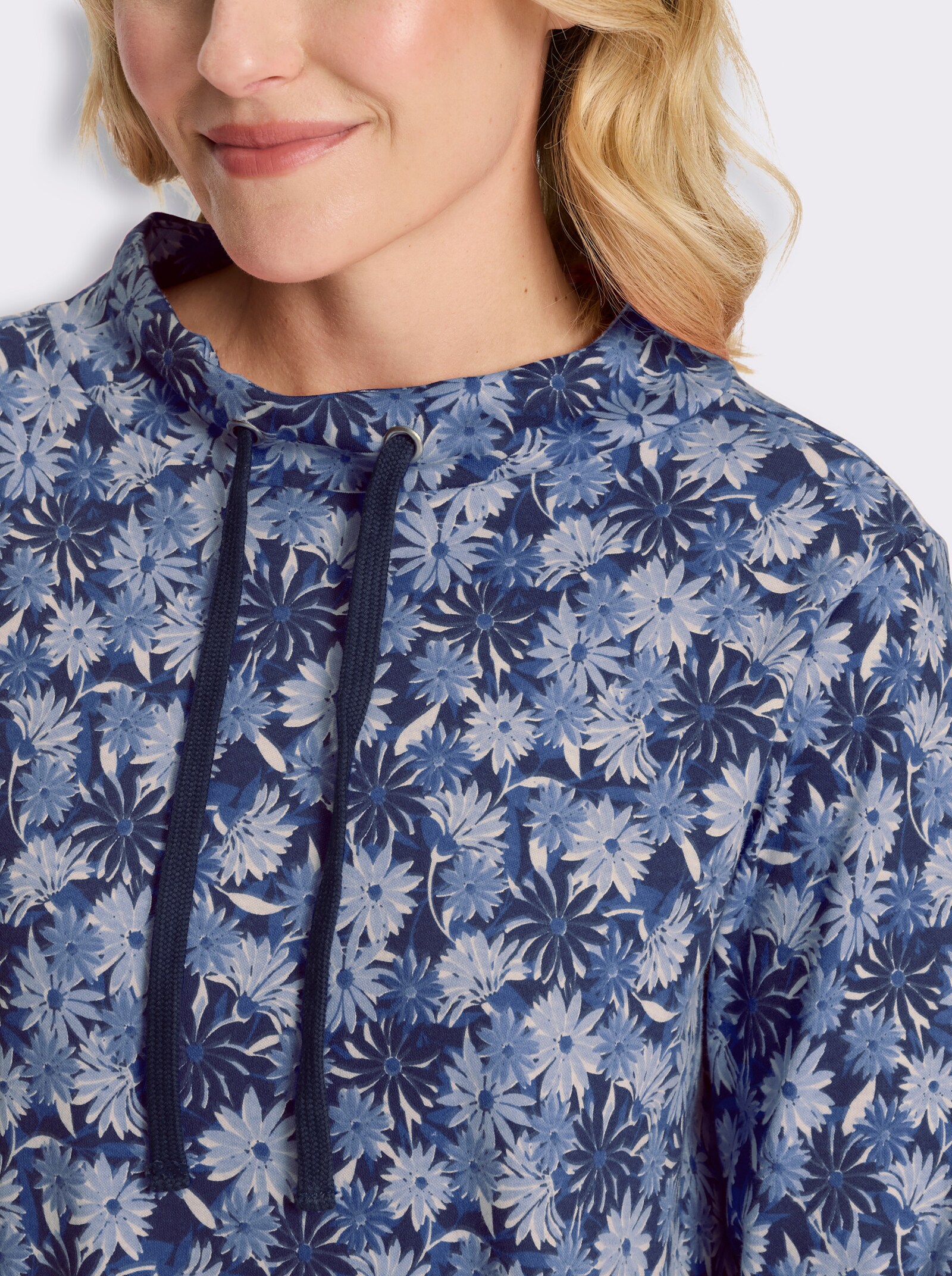Sweatshirt im Blütenmuster - eisblau-marine-bedruckt