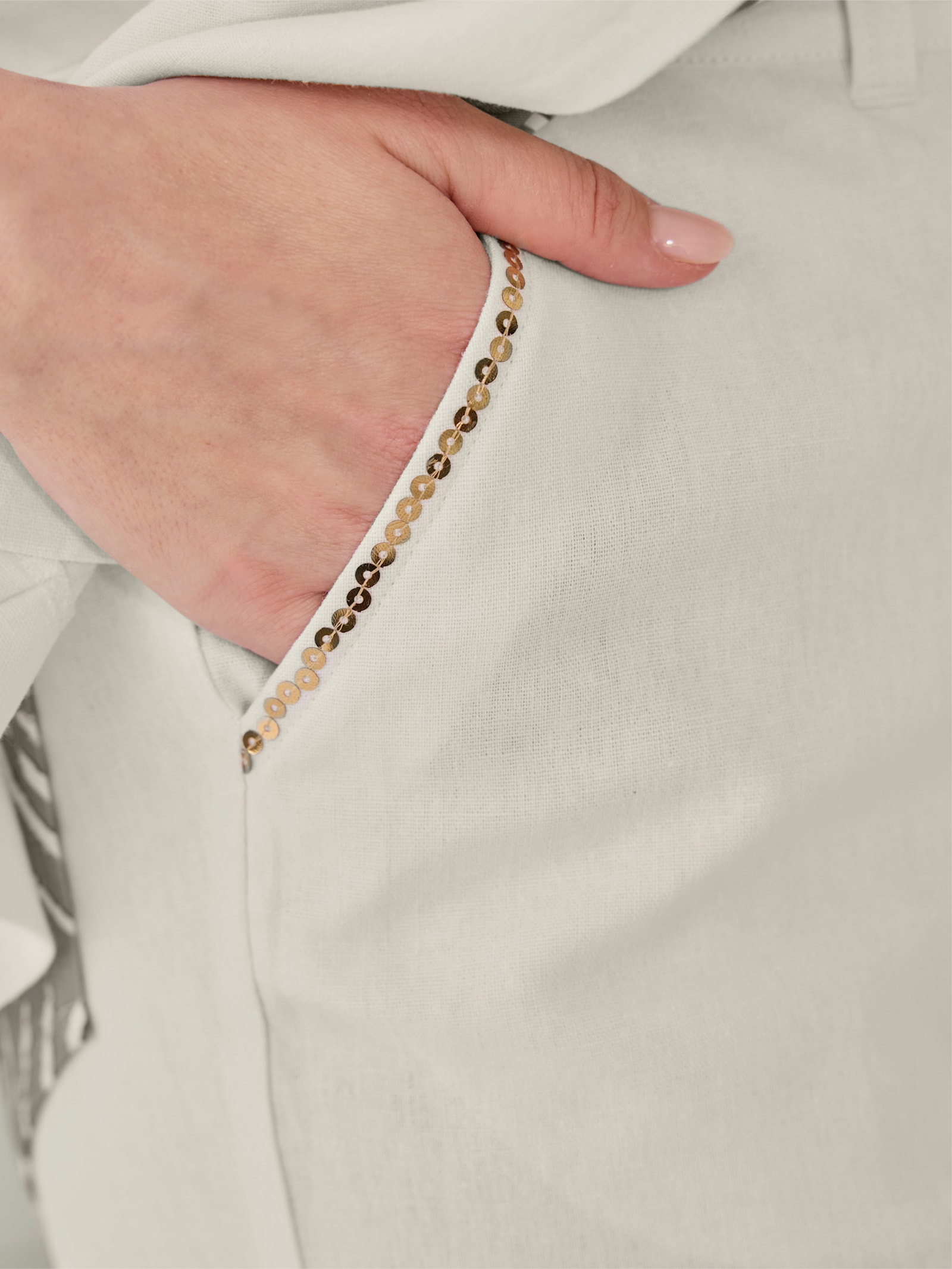 sheego Leinenhose mit Pailletten an den Taschen - ecru
