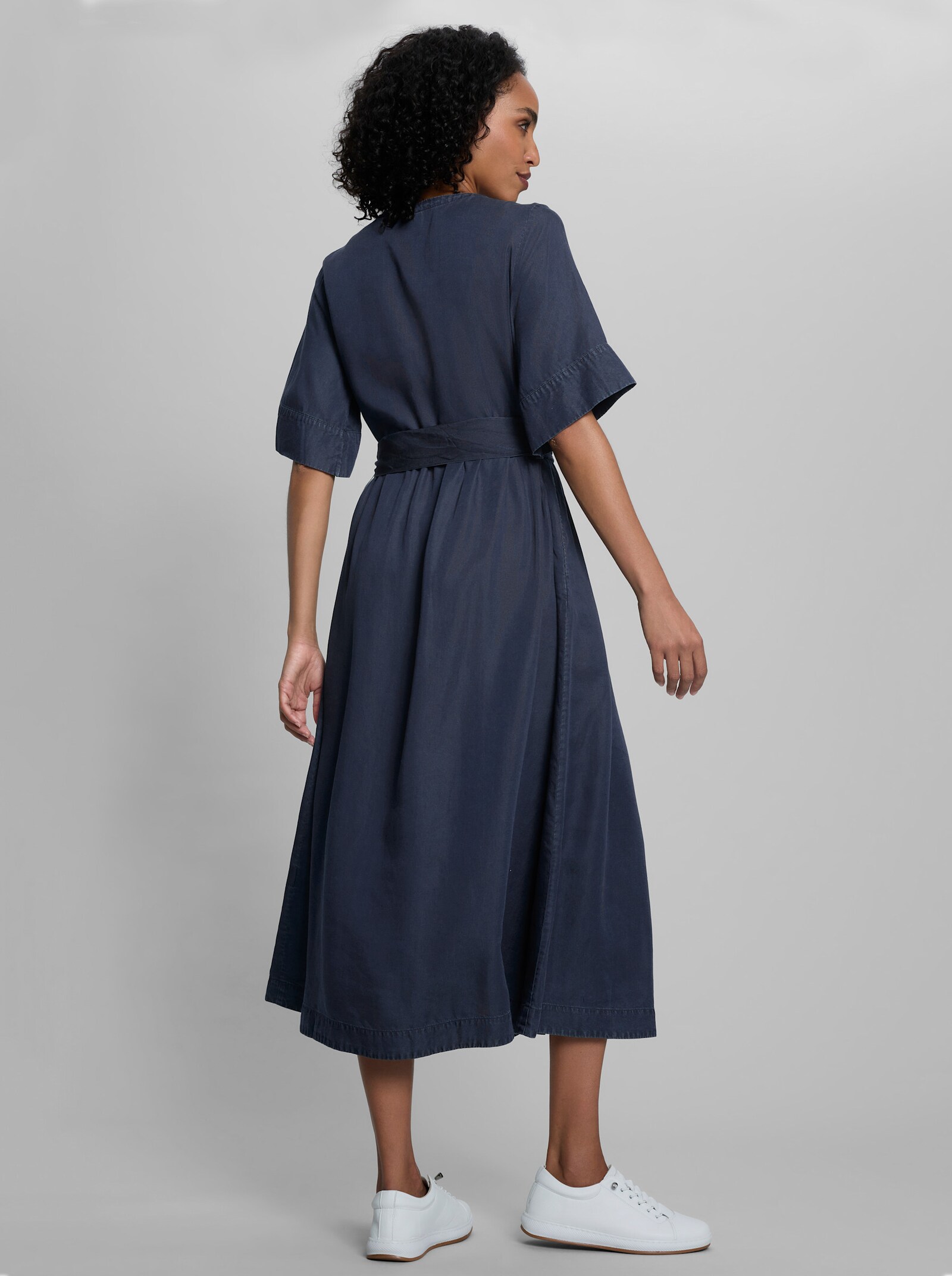 heine Sommerkleid mit Bindegürtel - dark blue