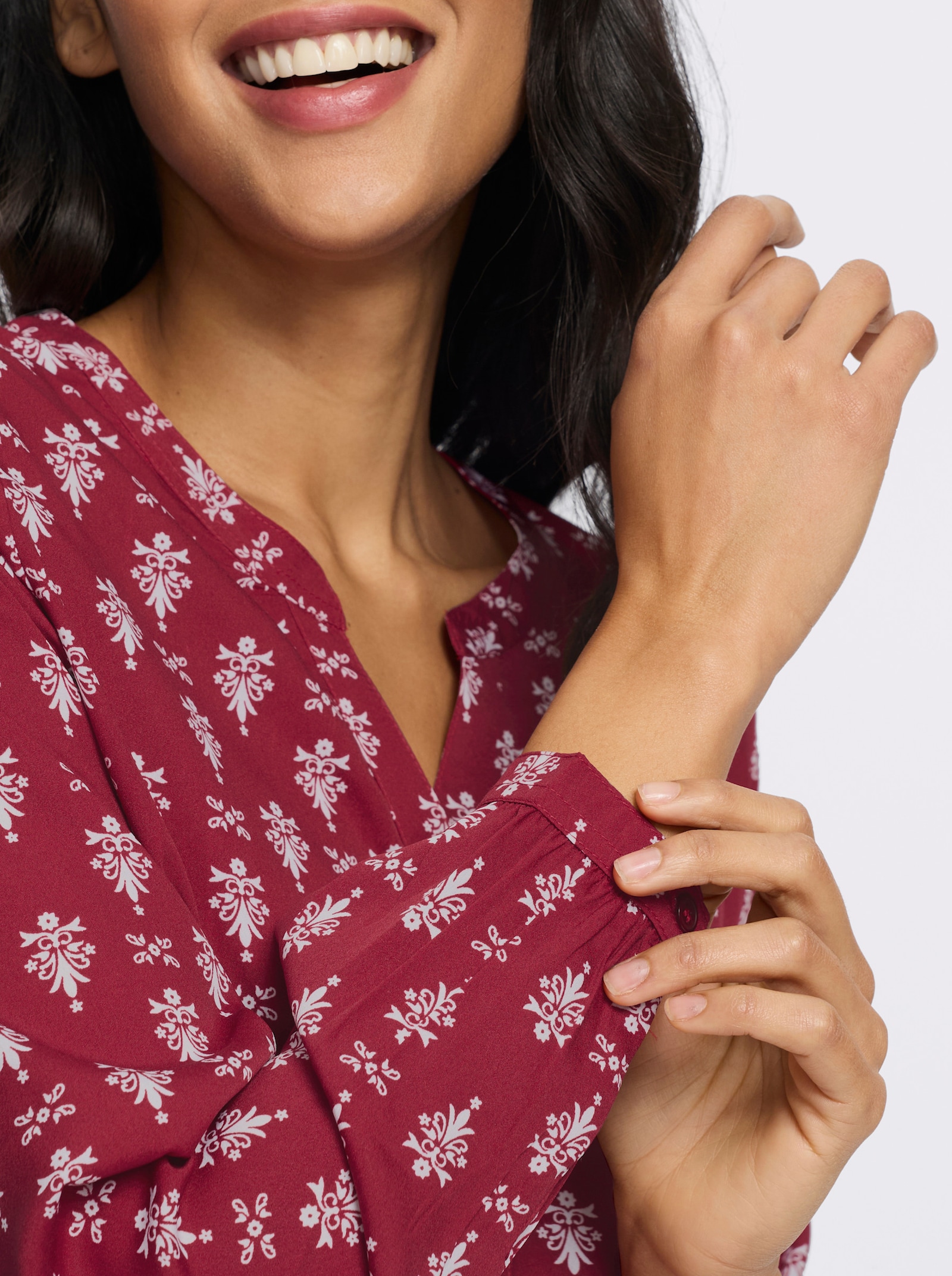 Schlupfbluse mit kurzer Knopfleiste - dunkelrot-ecru-bedruckt