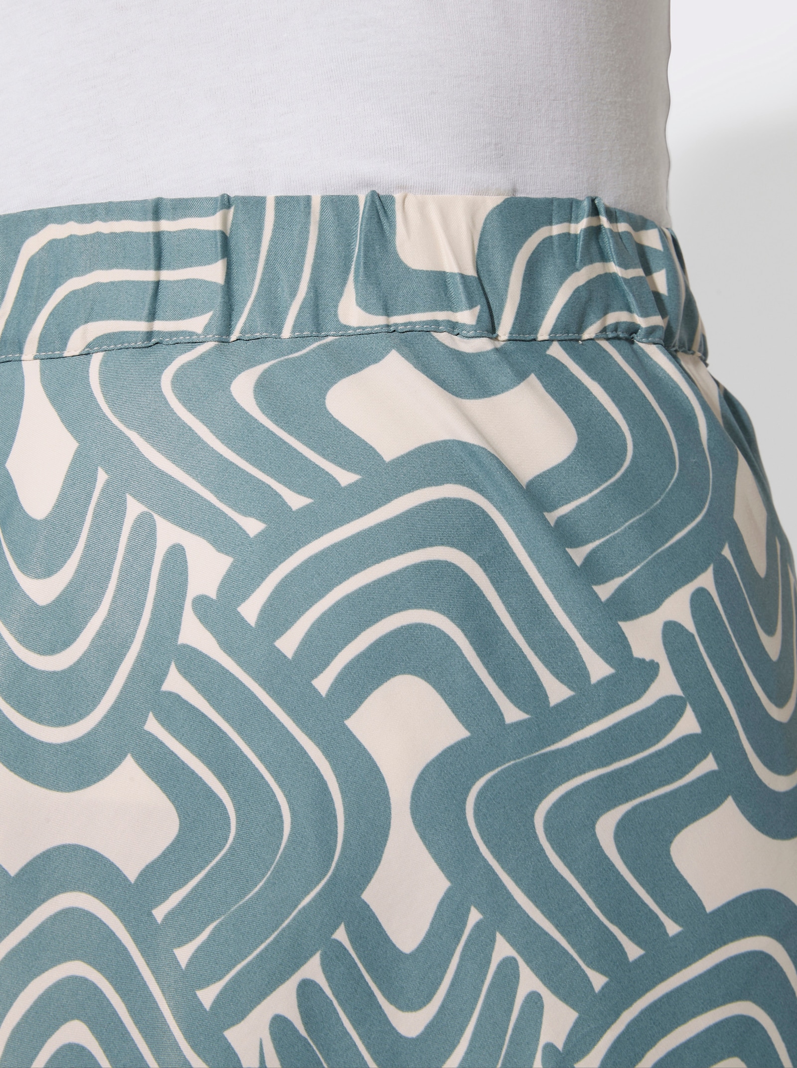 Schlupfrock im grafischen Druckmuster - jade-champagner-bedruckt