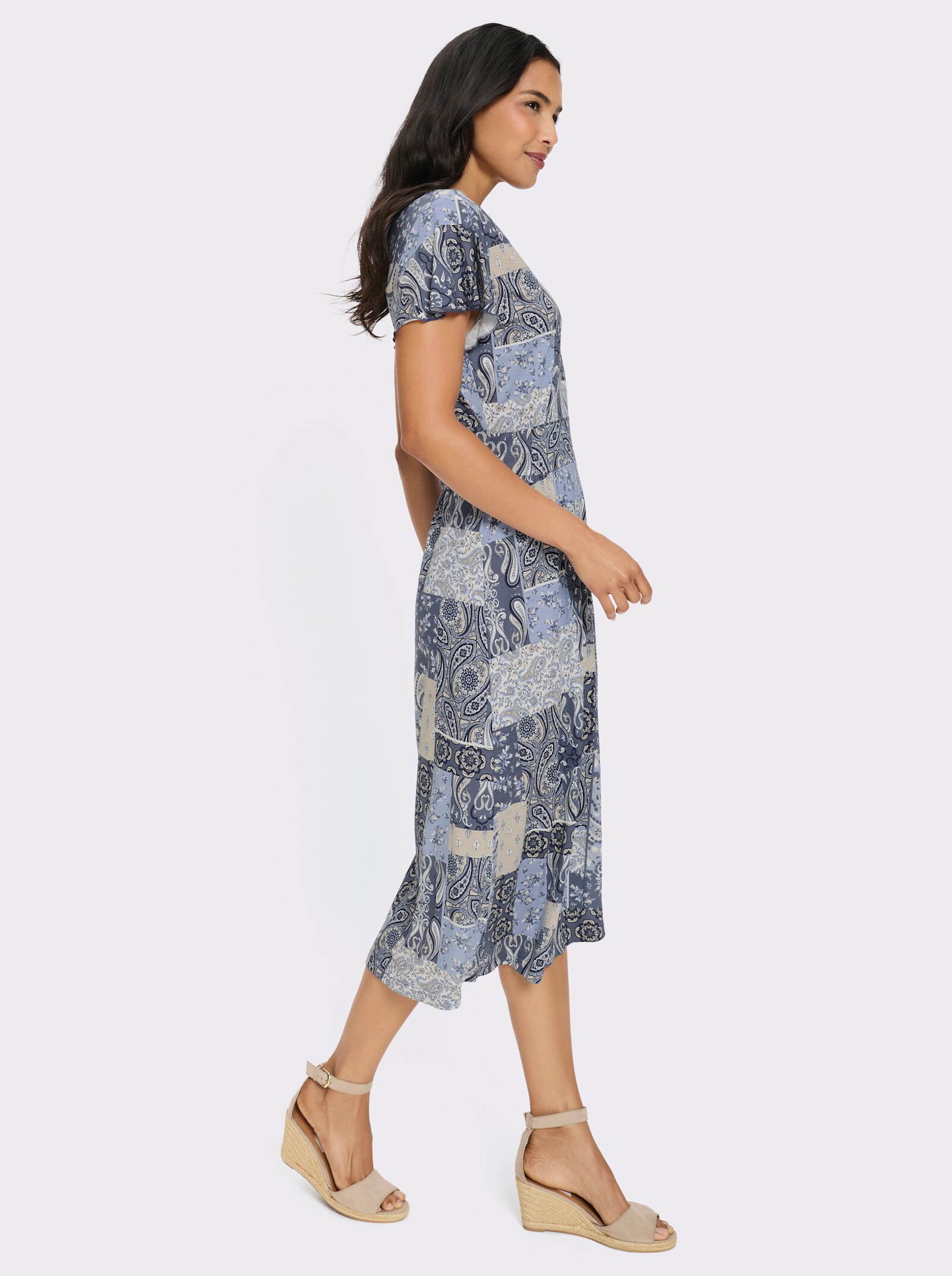 Jerseykleid mit ausgestelltem Rockteil - bleu-sand-bedruckt
