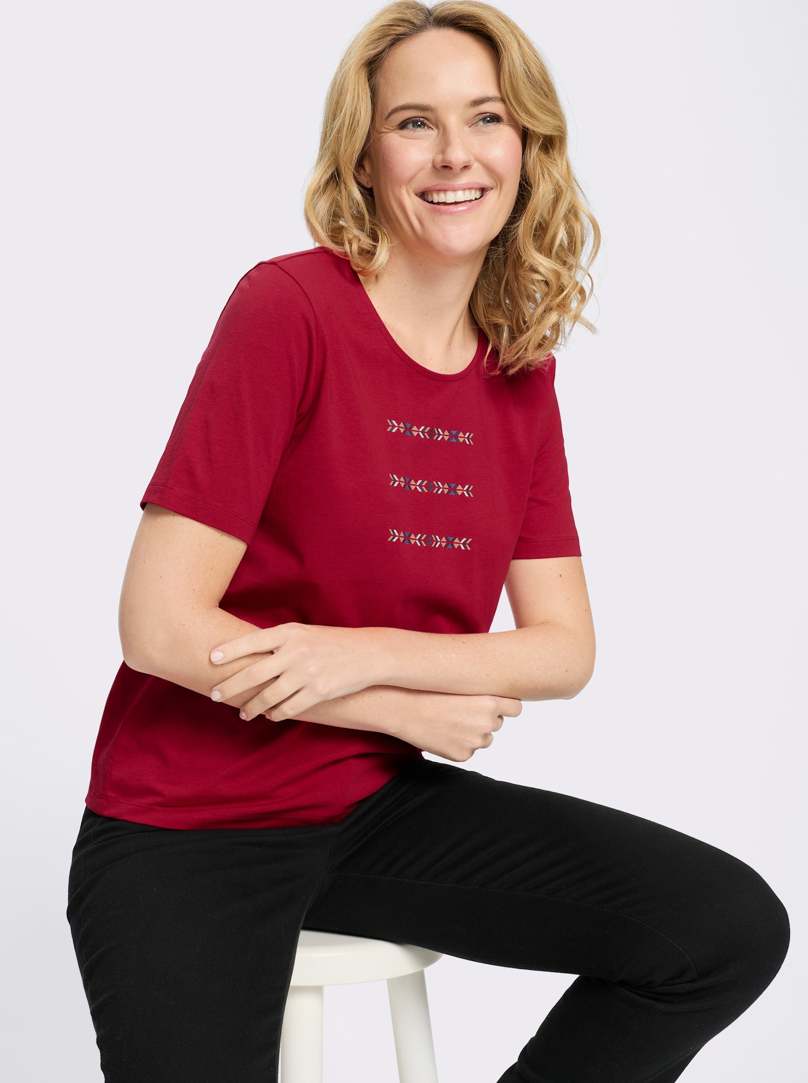 Kurzarmshirt mit platziertem Druck - rot