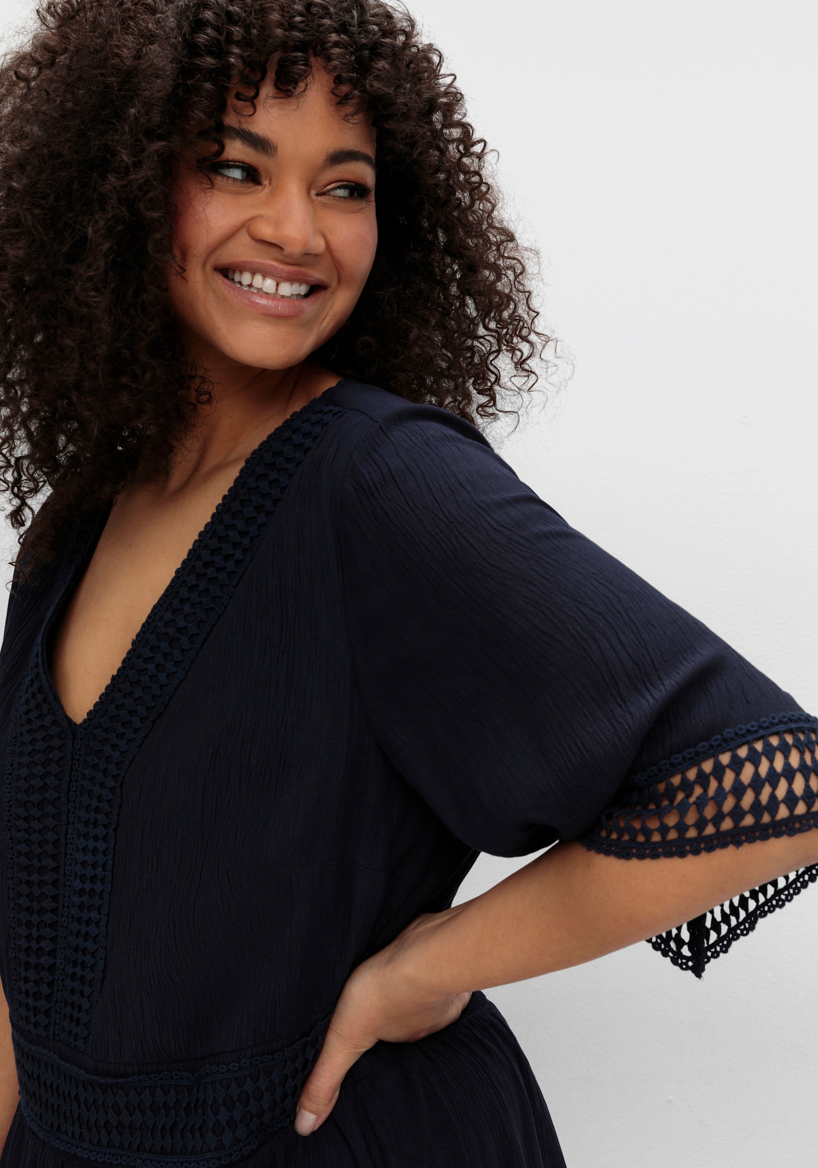 sheego Maxikleid mit Häkelspitze - tiefblau