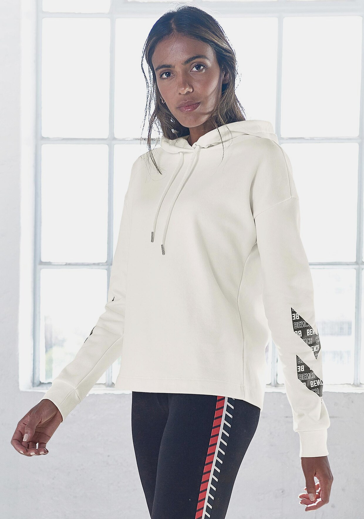 Bench. Hoodie - offwhite-altweiß-ecru