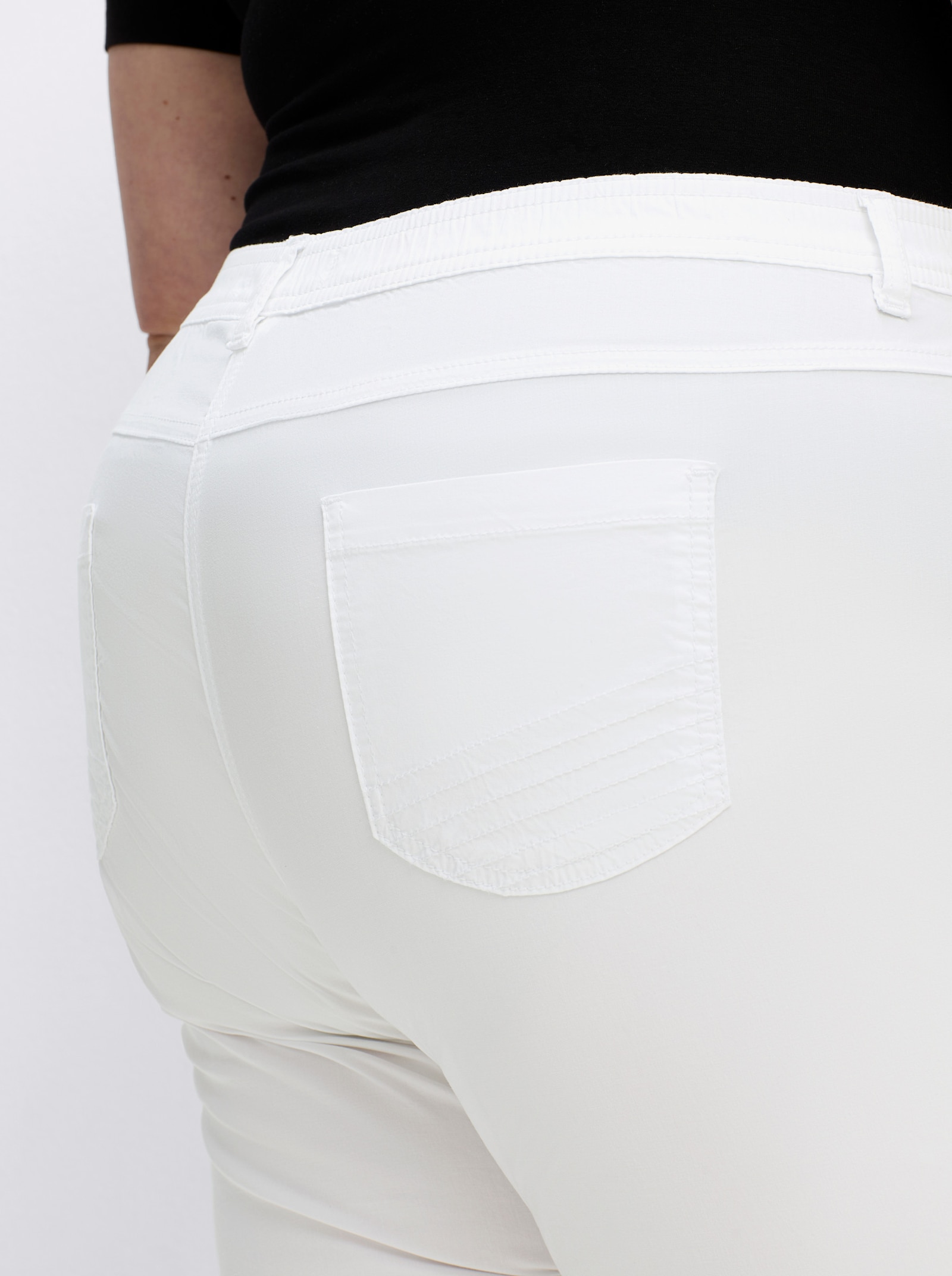 Caprihose mit Gummizug am Beinabschluss - weiß