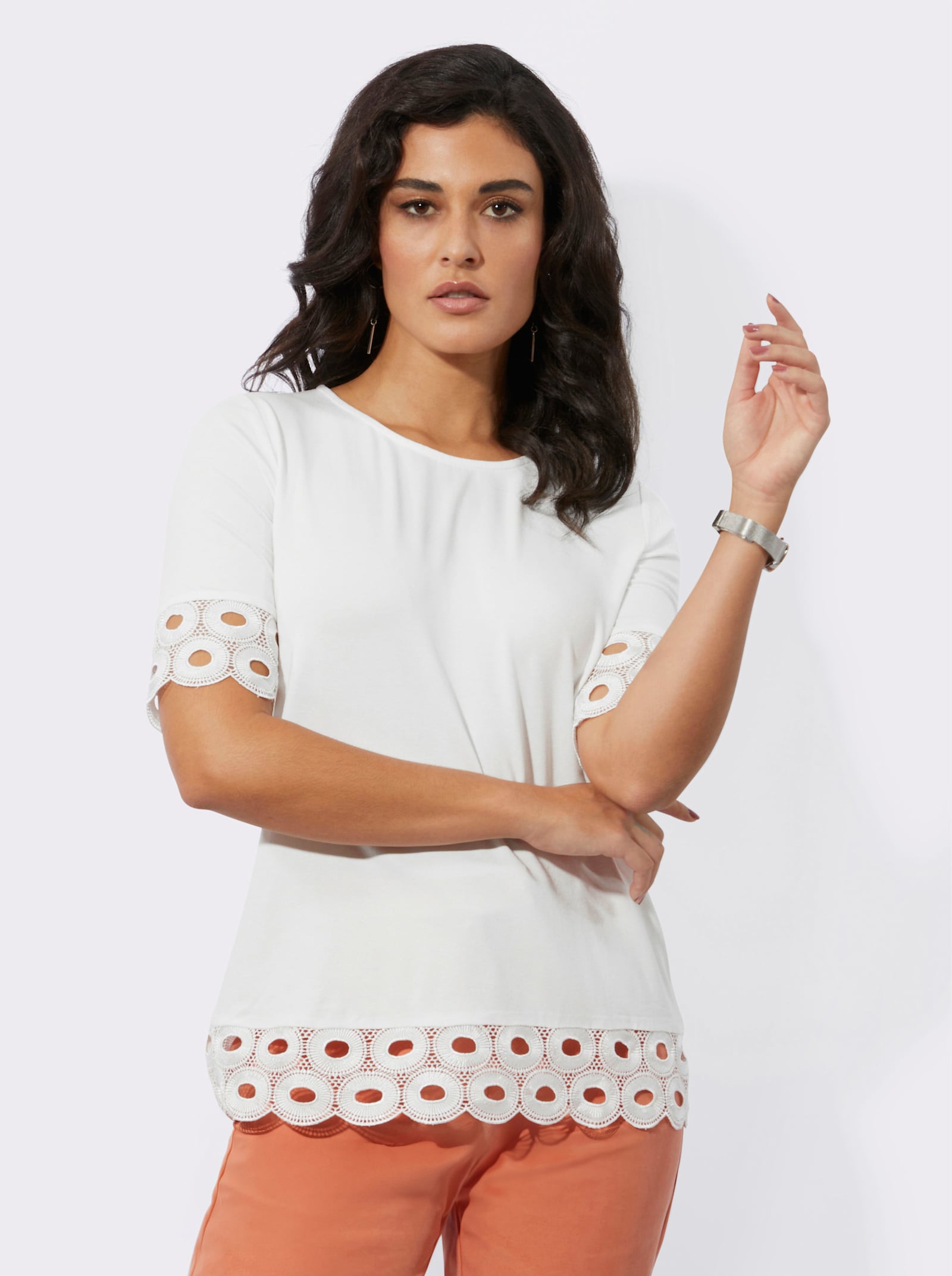 Rundhalsshirt mit Spitzenabschluss - ecru