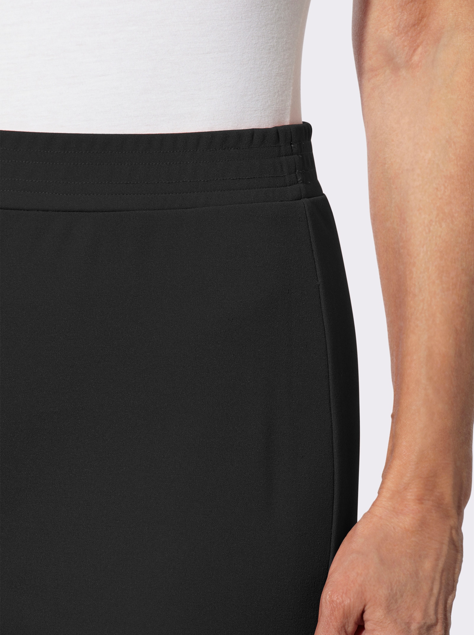 Schlupfhose in gerader Form - schwarz