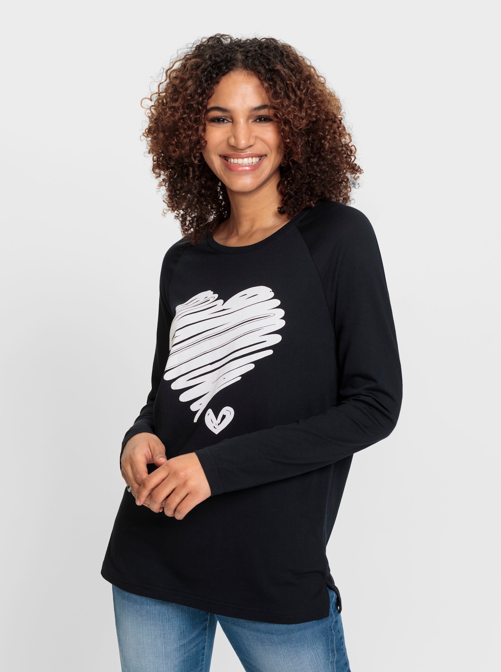 Rundhalsshirt mit Herz-Print vorne - schwarz