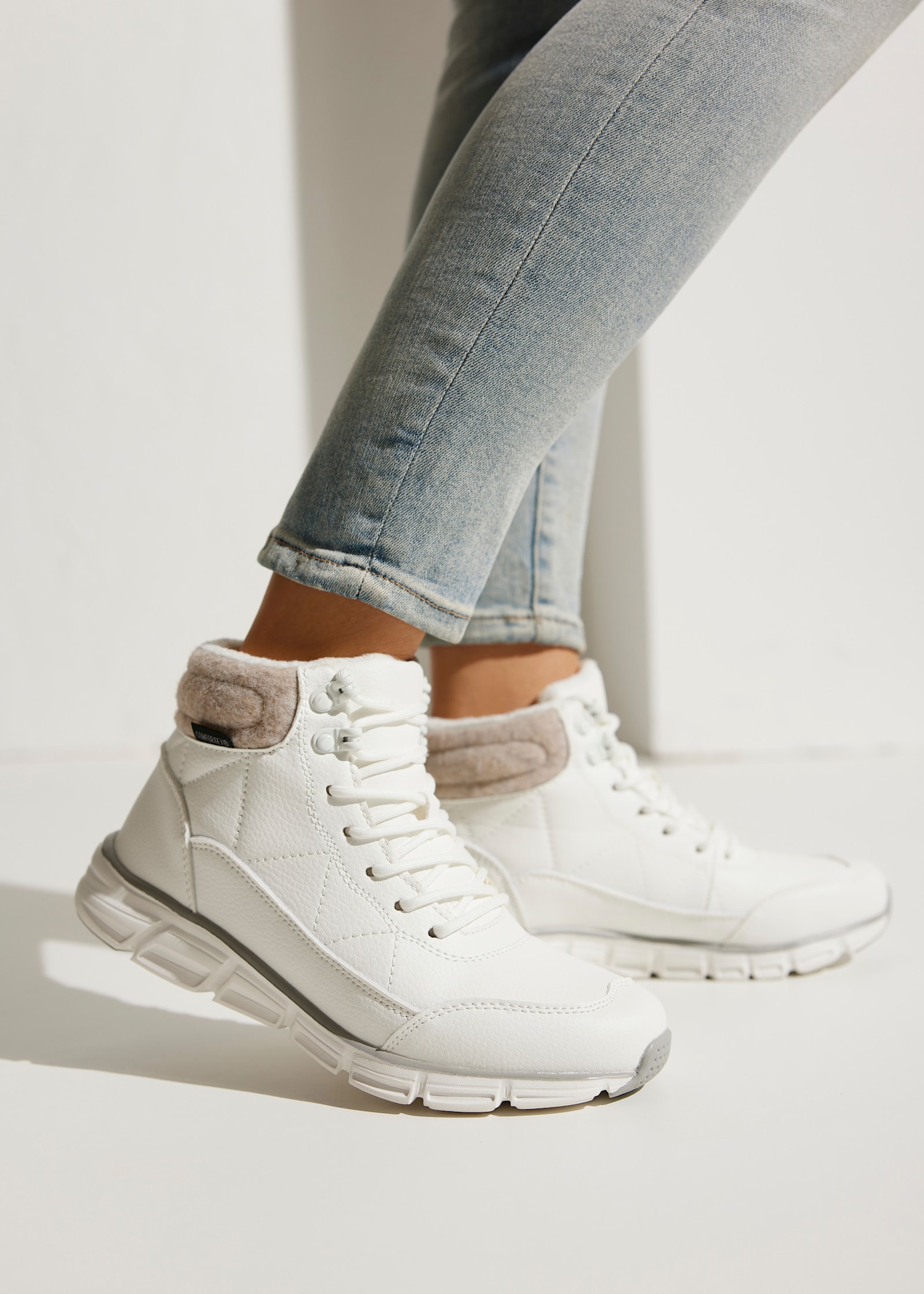 LASCANA Stiefelette - weiß