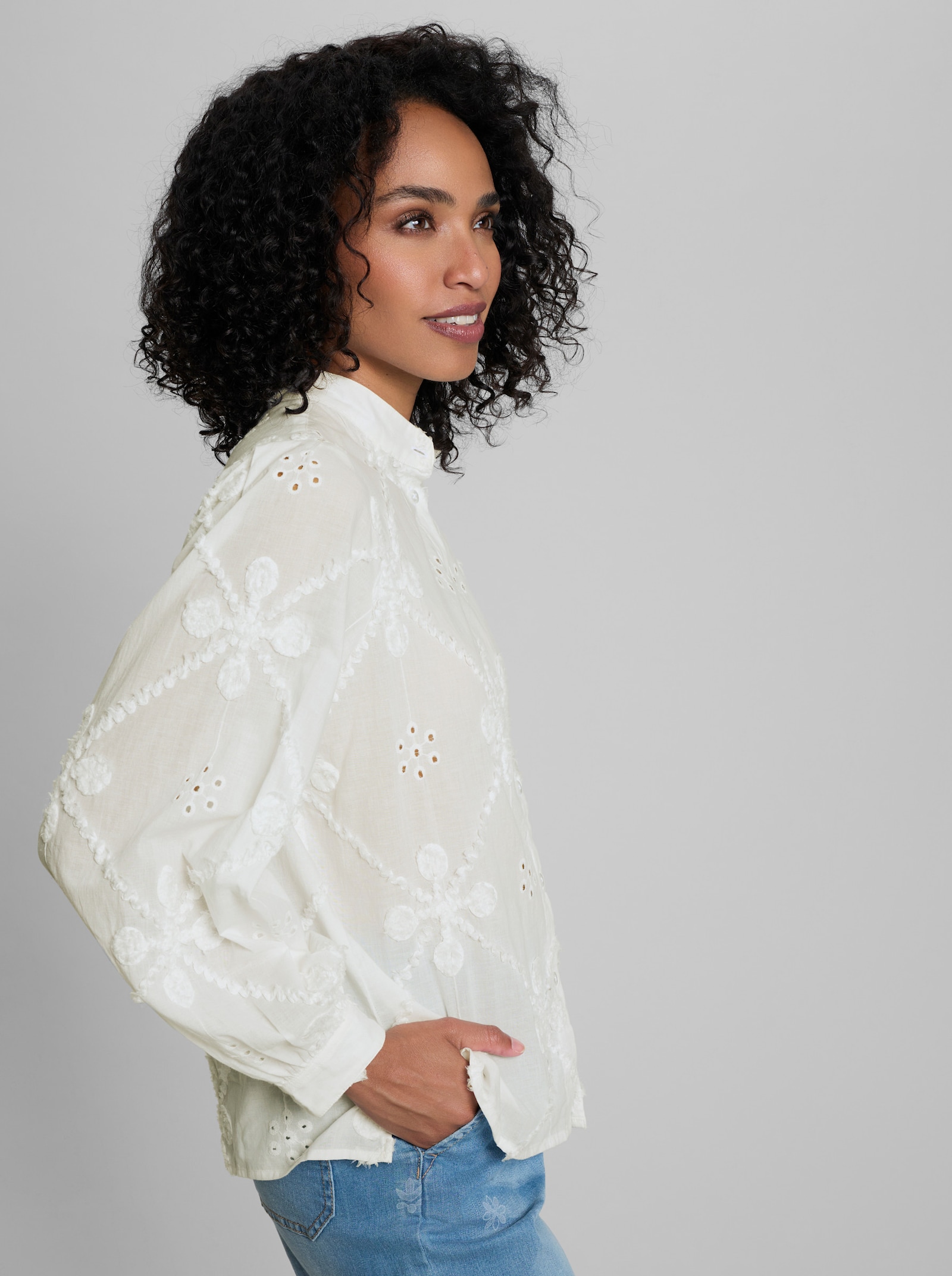 heine Baumwollbluse mit Blumen-Applikationen - ecru