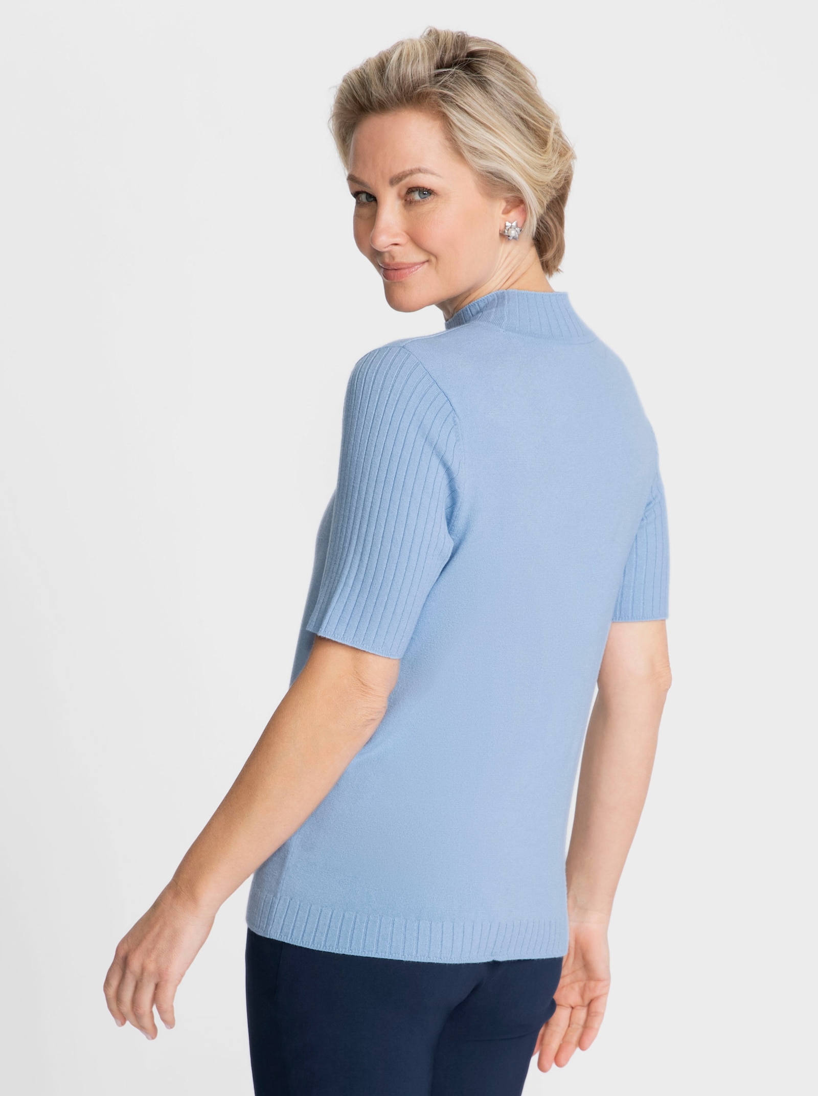 Kurzarmpullover mit geripptem Kragen - eisblau