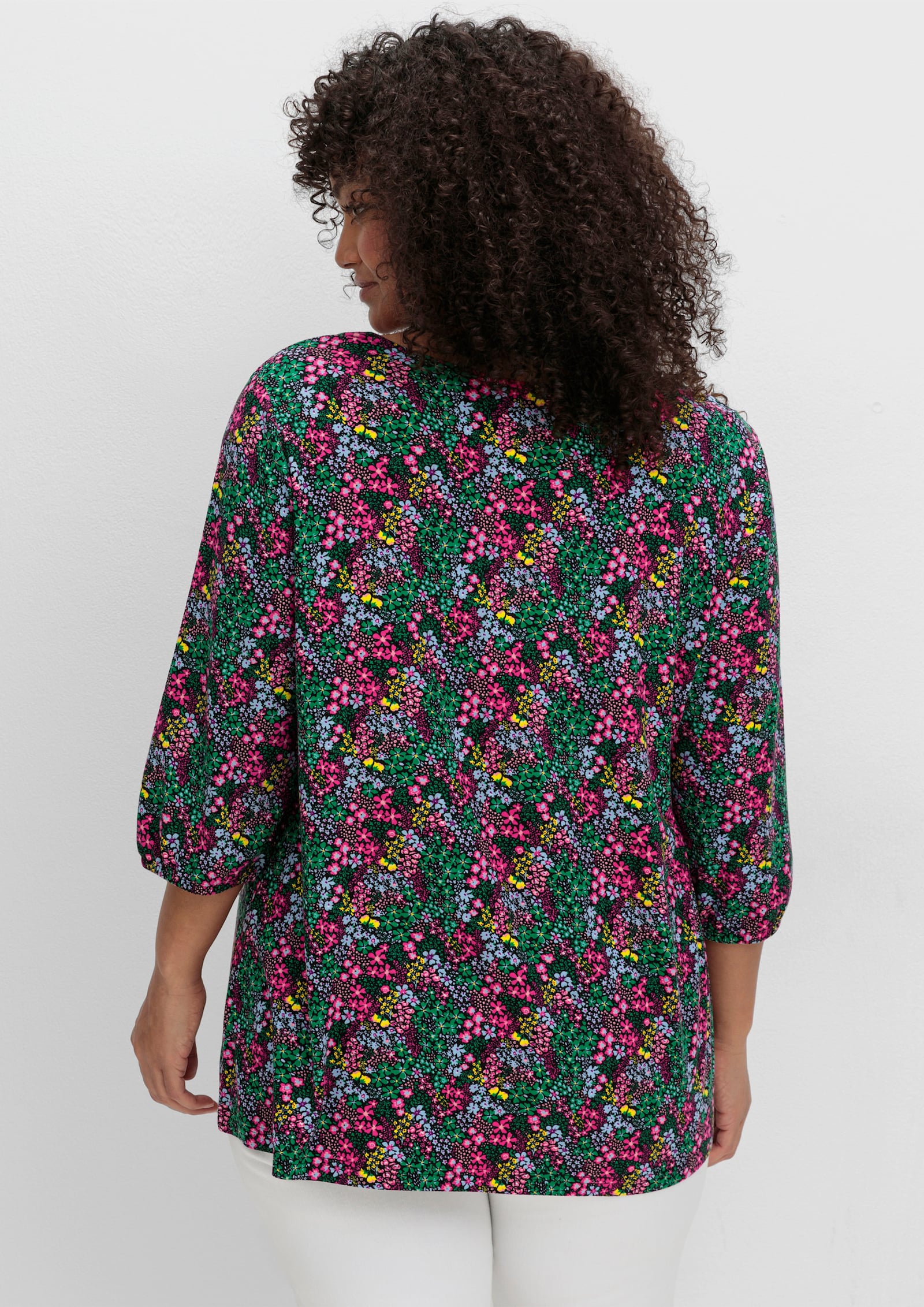 sheego by Joe Browns 3/4-Arm-Shirt mit Allover-Blumendruck und tiefem Ausschnitt - bunt