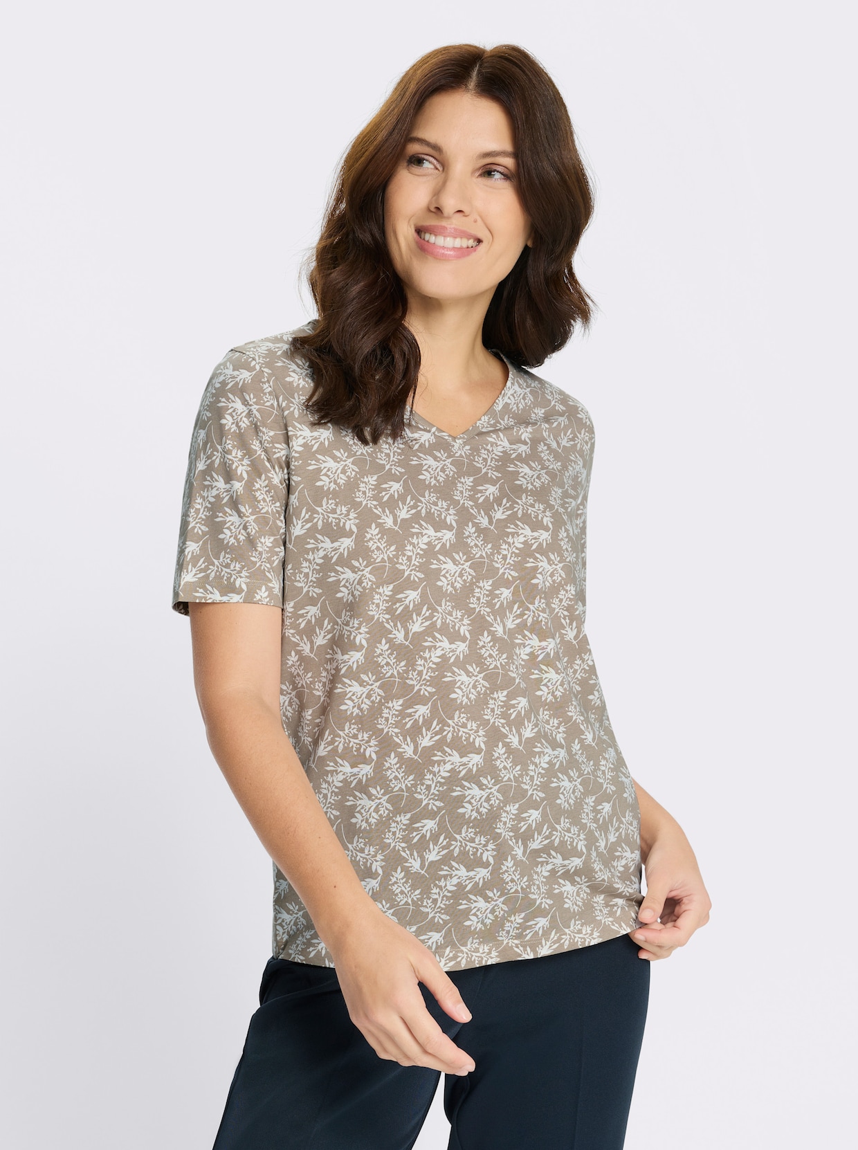 V-Shirt mit Blättermuster - sesam-ecru-bedruckt