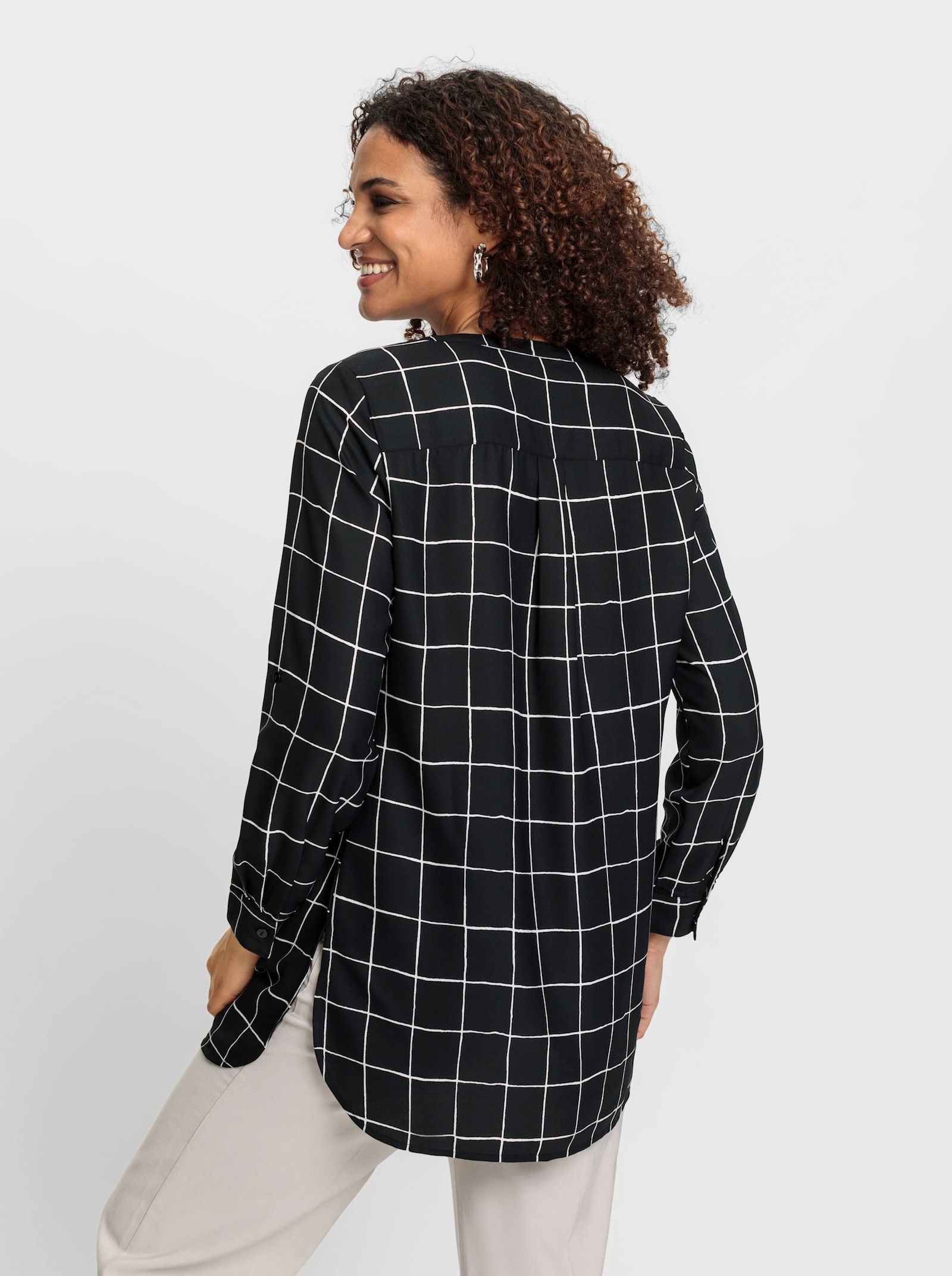 Langarm-Bluse in Longform - schwarz-weiß-kariert