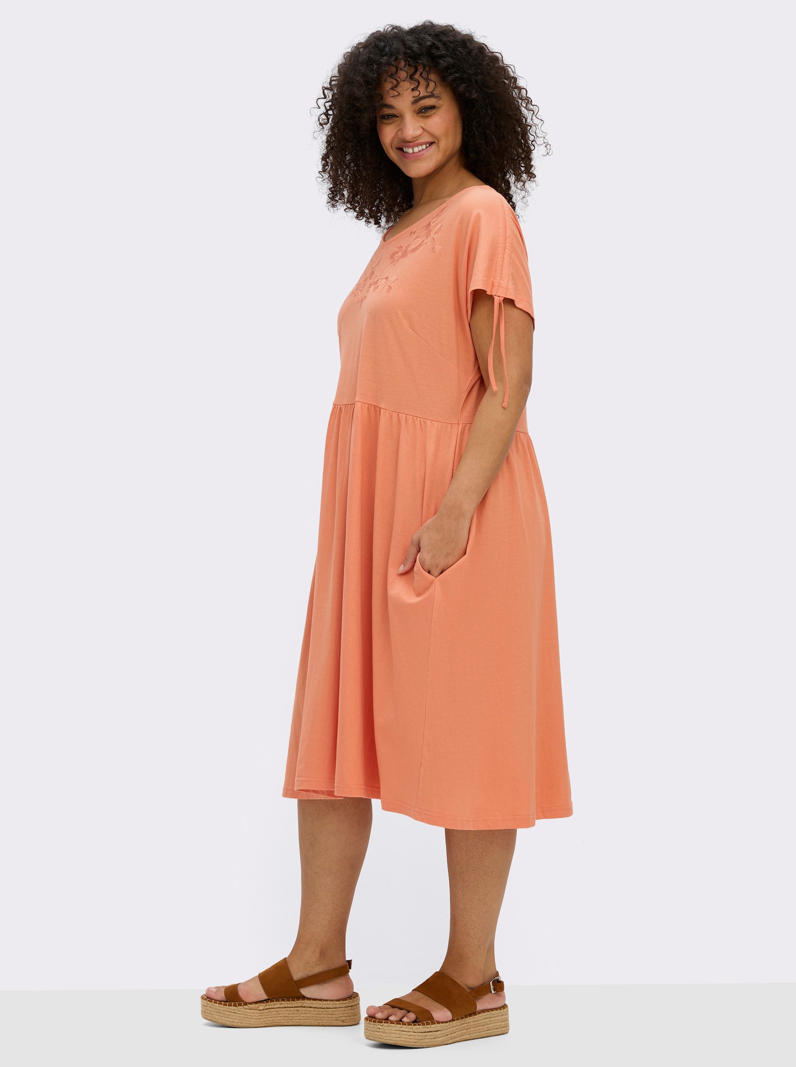 sheego Jerseyjurk met bloemenborduursel - papaya