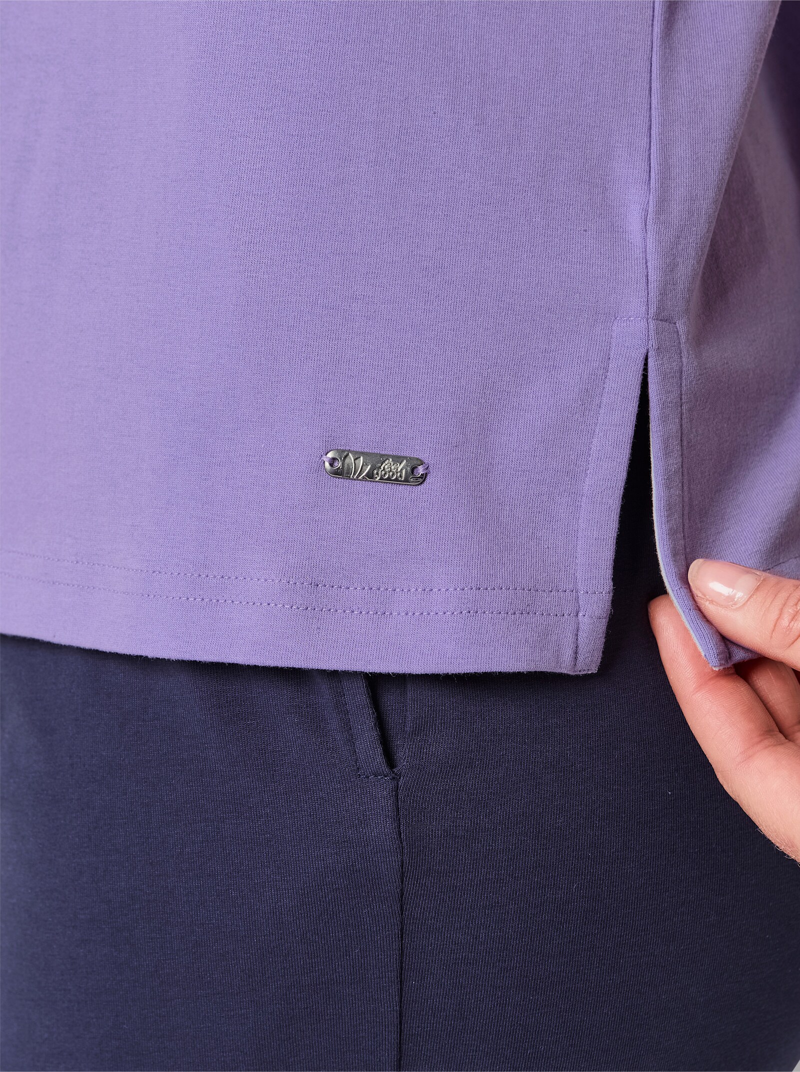 feel good Kurzarmshirt mit Schriftzug - lavendel-weiß