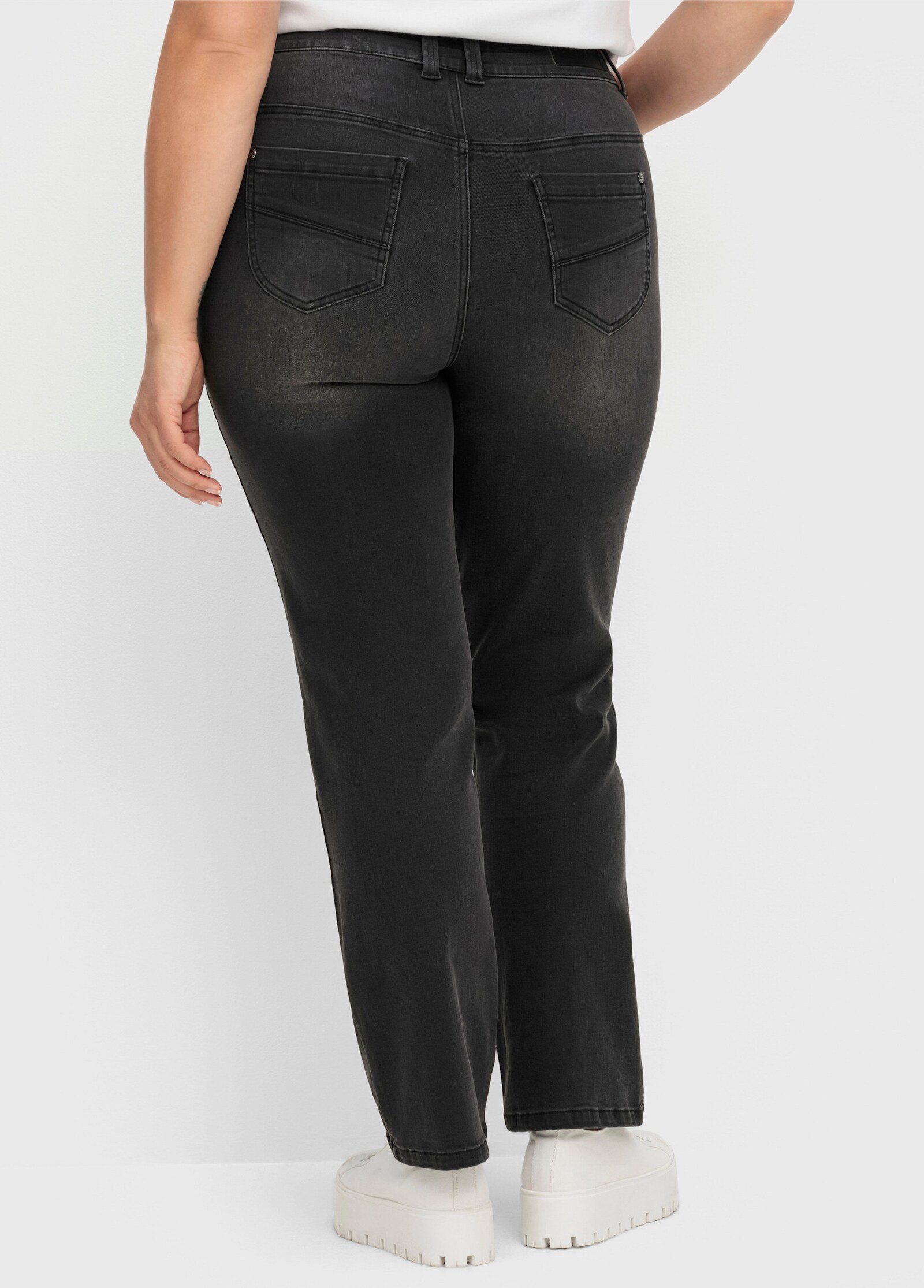 sheego Gerade Jeans für kräftigere Oberschenkel - black denim
