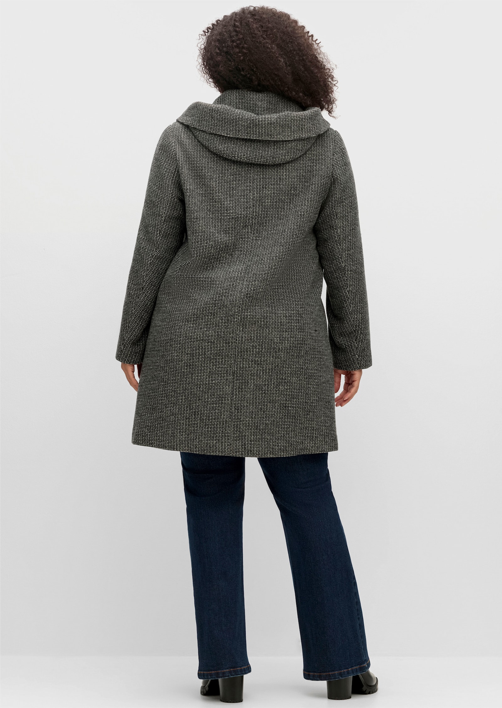 sheego Manteau. Contient de la laine - noir-blanc