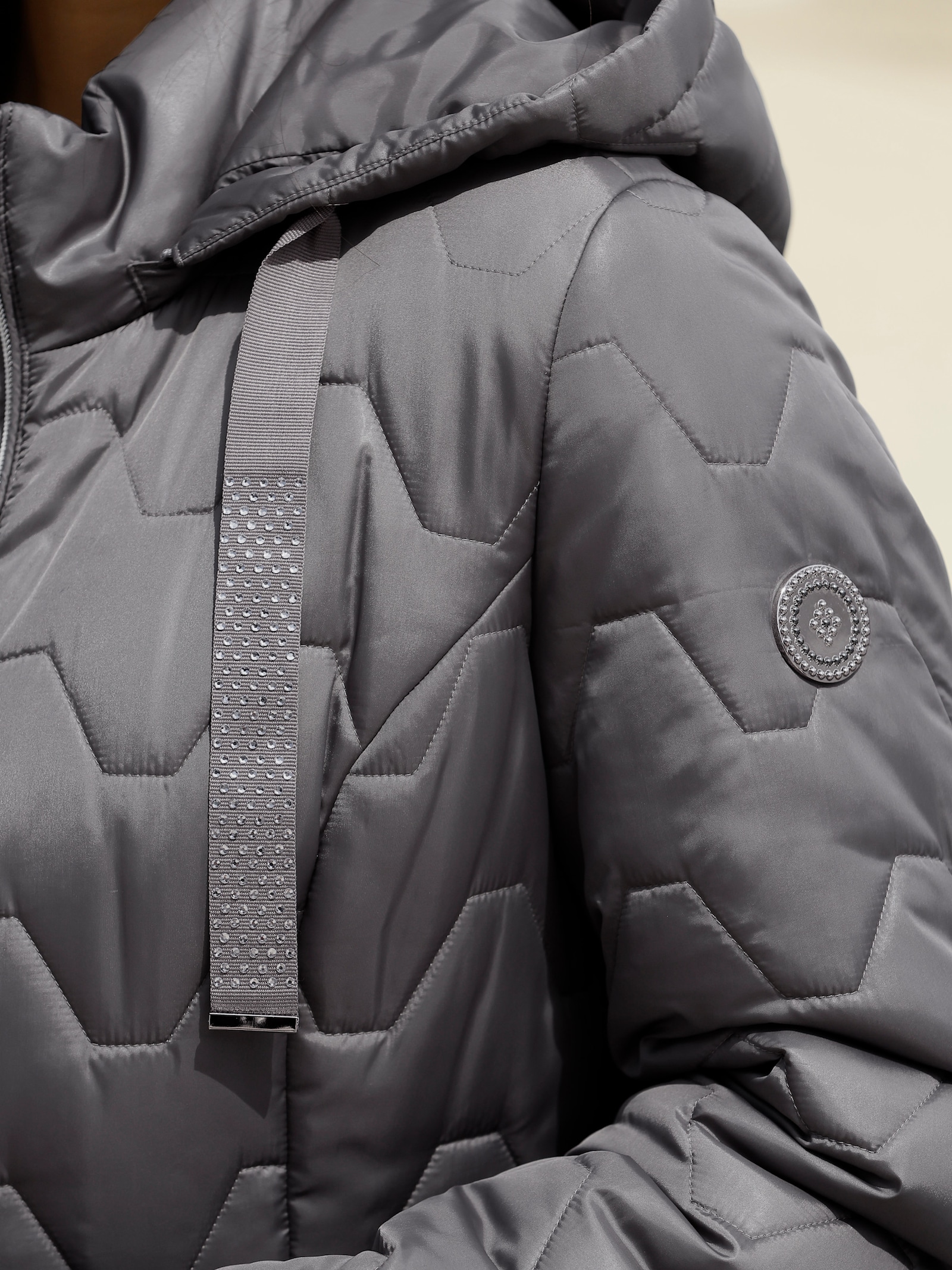 Steppjacke mit Glanz-Akzenten - grau