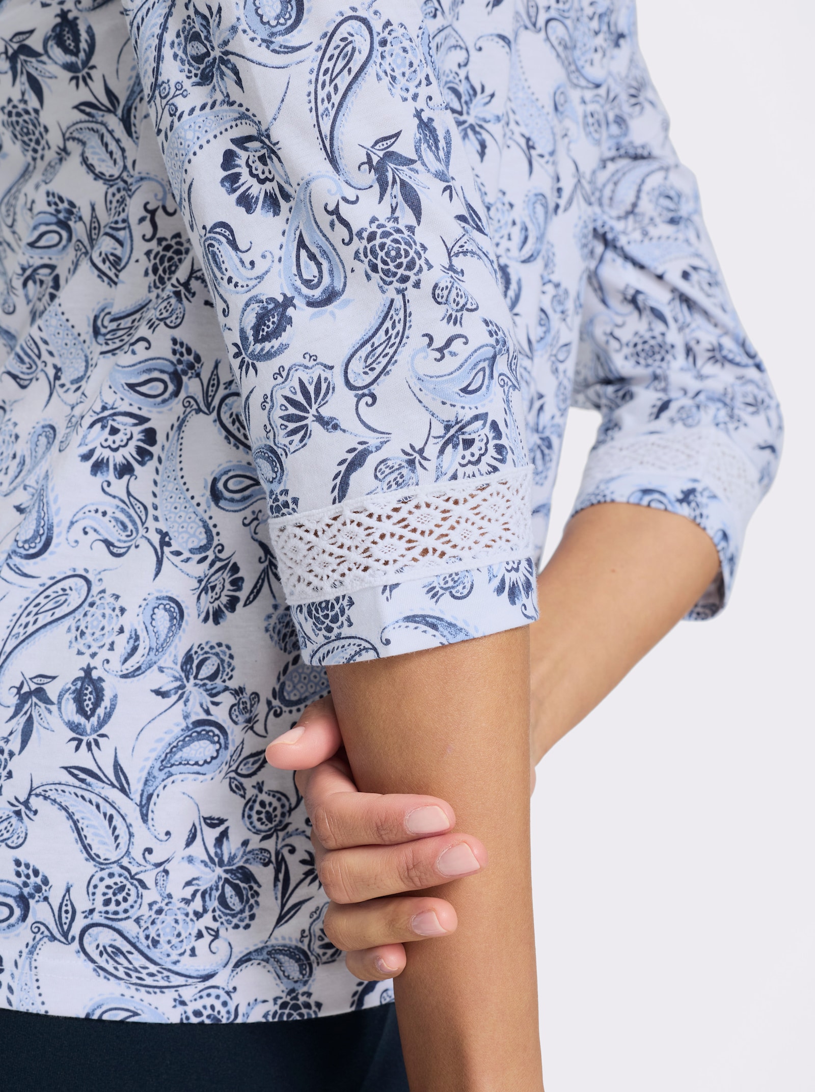 3/4-Arm-Shirt mit Spitzenborte - weiß-bleu-bedruckt