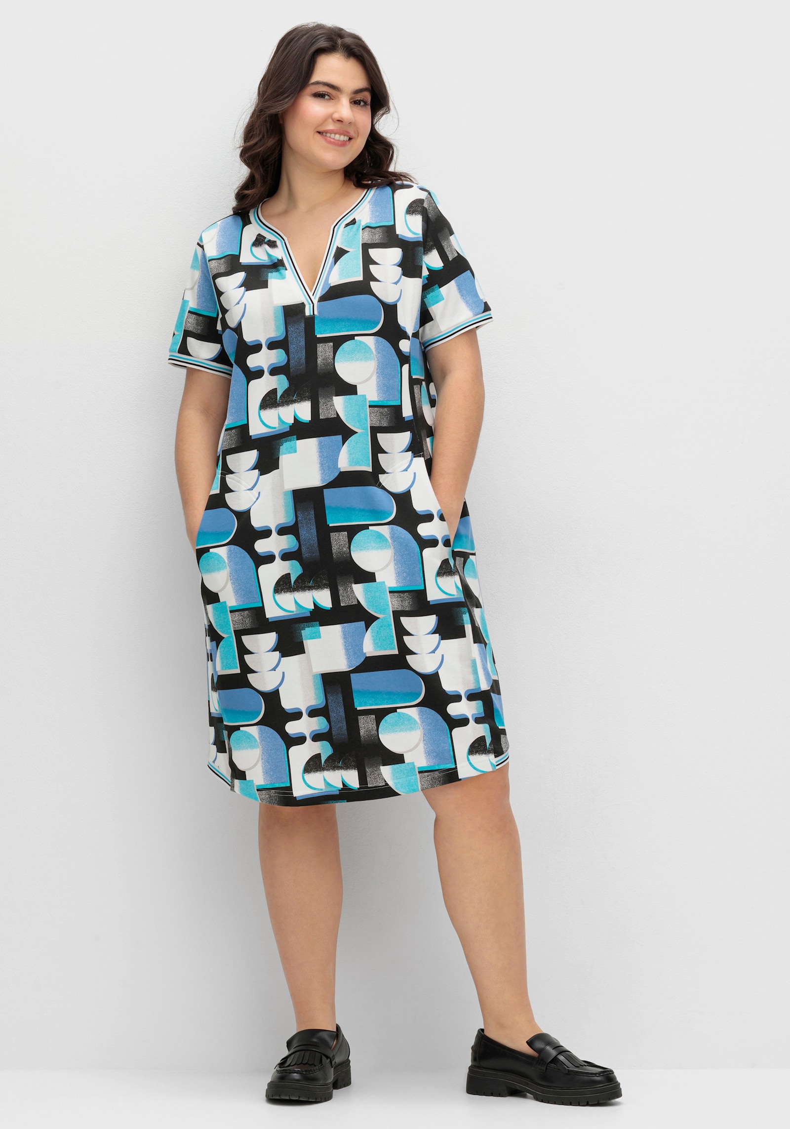 Shirtkleid in bedruckter Sweat-Qualität - türkis-schwarz-bedruckt