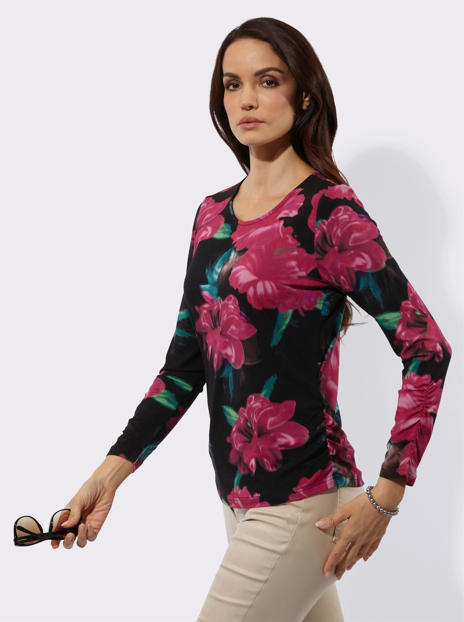 Rundhalsshirt mit modischen Raffungen - schwarz-malve-bedruckt