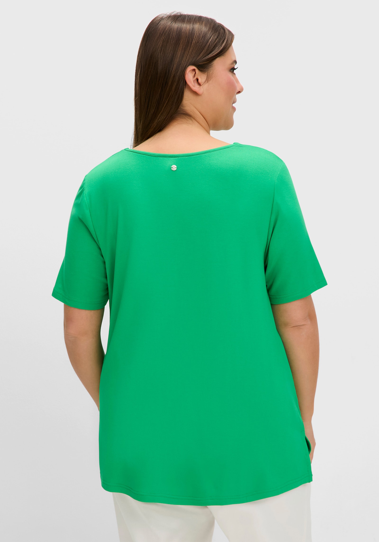 sheego T-Shirt mit herzförmigem Ausschnitt - grasgrün