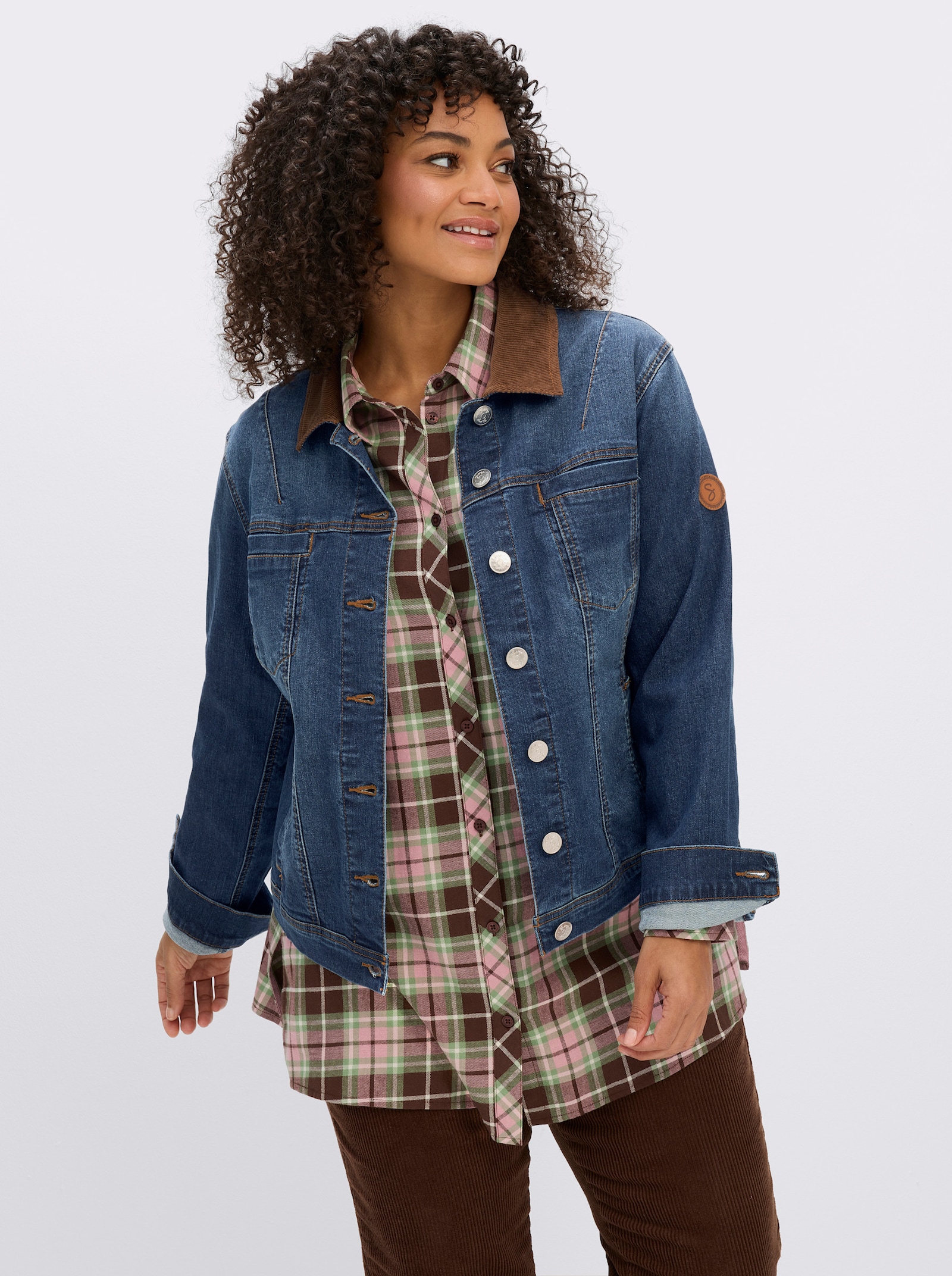 sheego Jeansjacke in leichter Waschung - blue-stone-washed