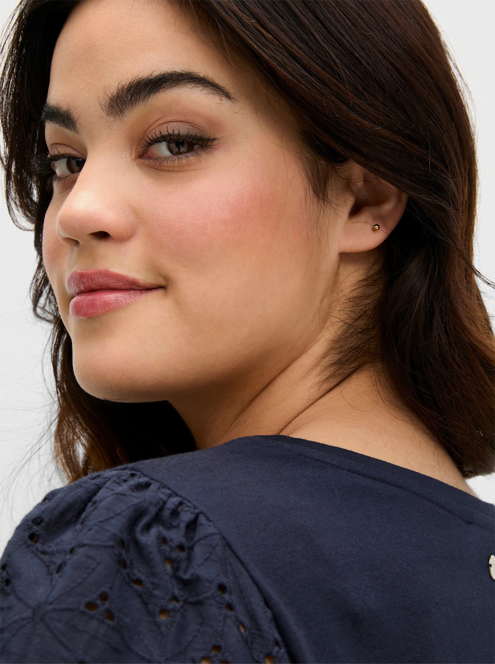 sheego Rundhalsshirt mit Flügelärmeln. leichte A-Linie - tiefblau