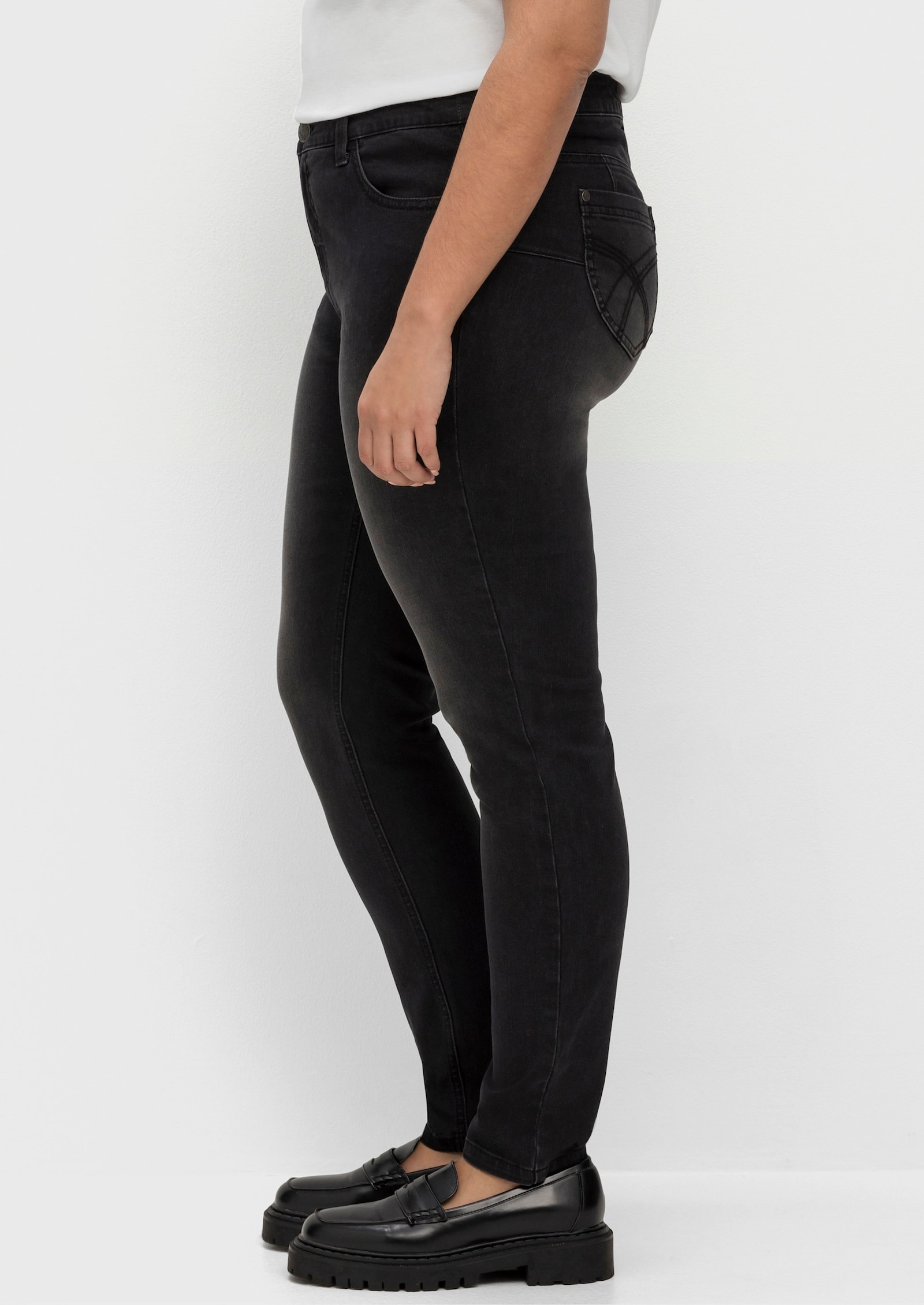 sheego Skinny Jeans mit bequemer Taille - black denim