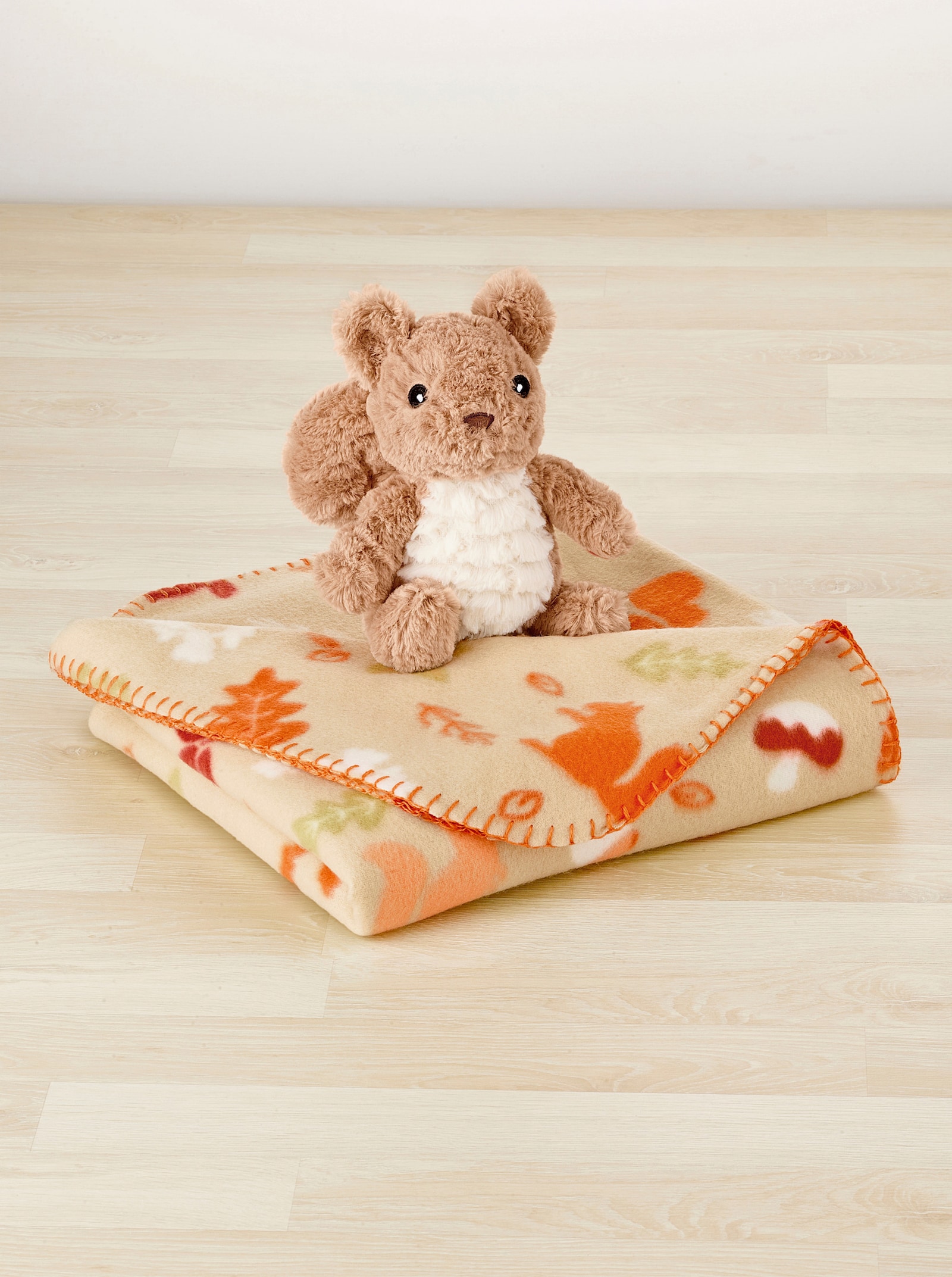 Decke mit Eichhörnchen - braun