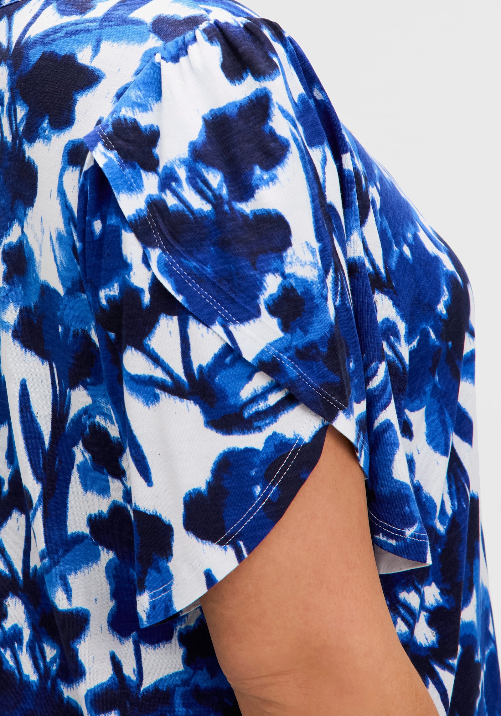 sheego T-shirt à manches chauve-souris, évasé - cobalt à motifs