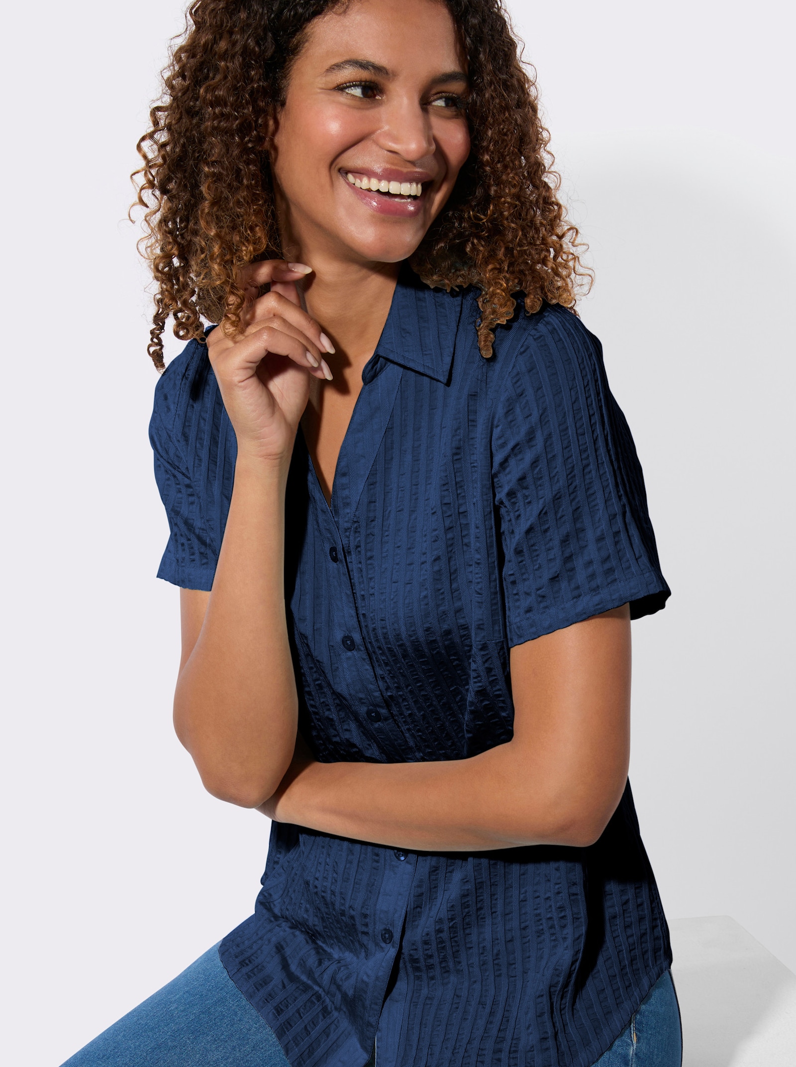 Hemdbluse mit weitegebender Falte hinten - dunkelblau-gestreift