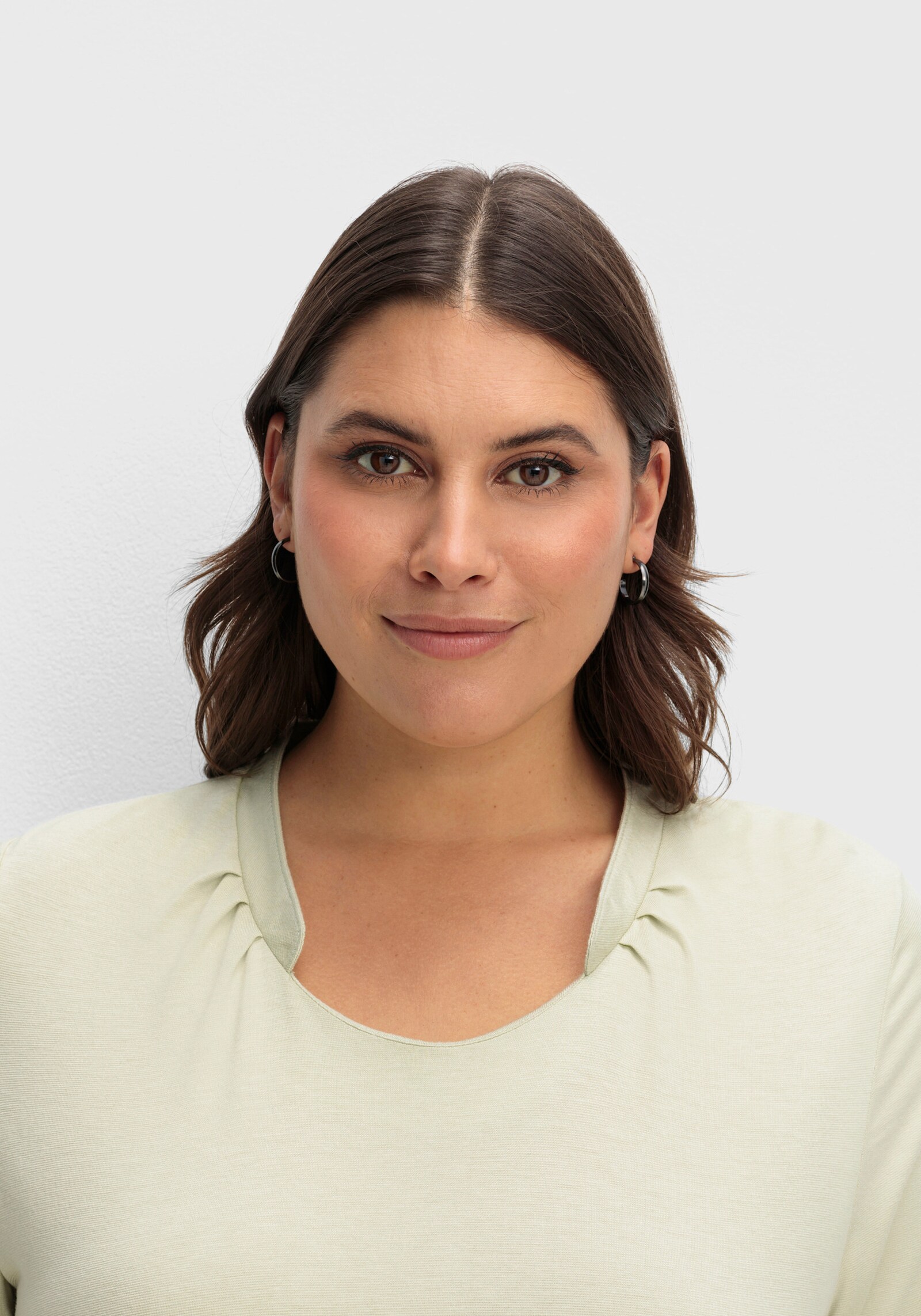 Kurzarmshirt mit Falten vorne - pistazie