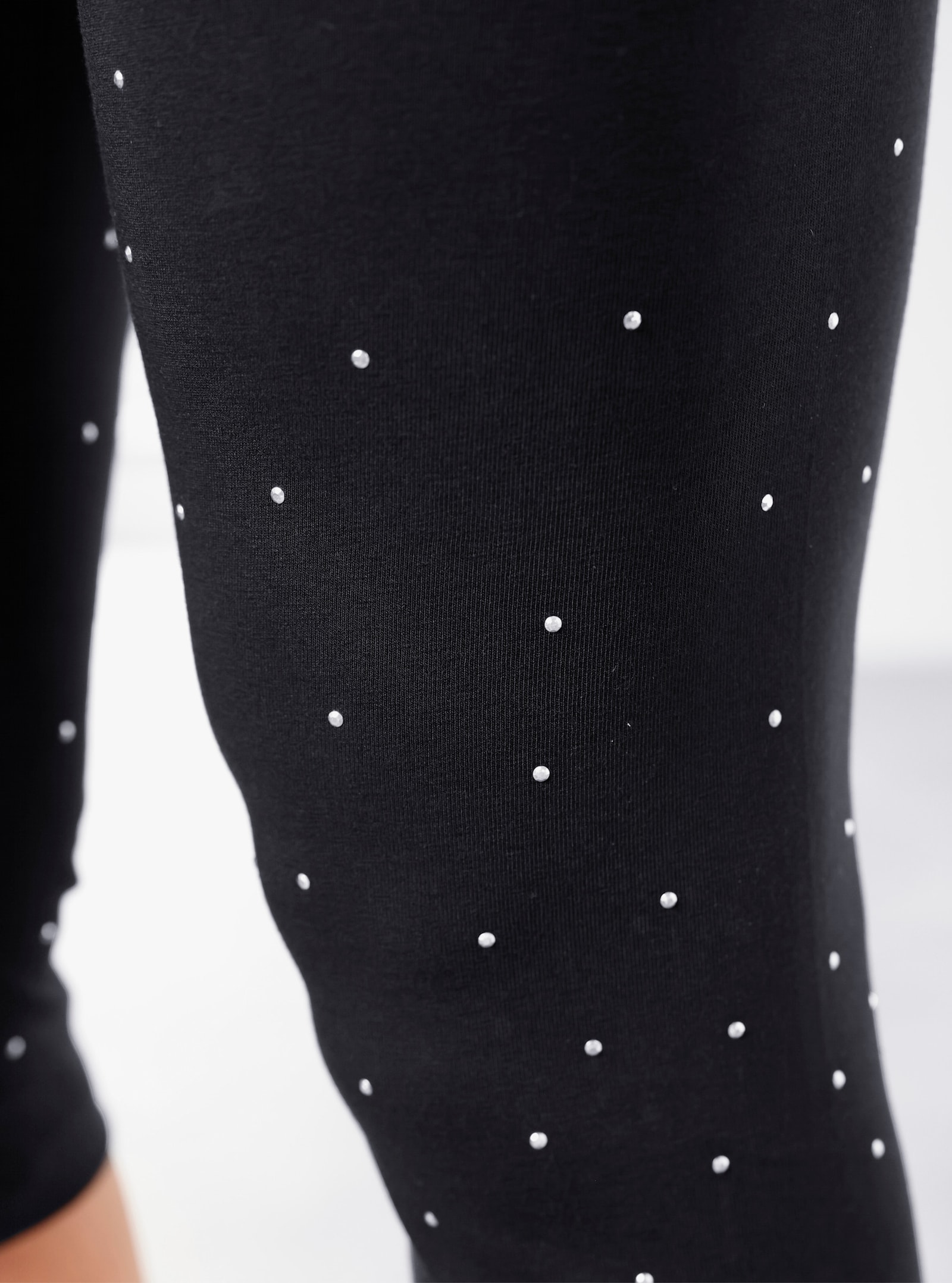 Caprileggings mit Zierplättchen am Bein - schwarz