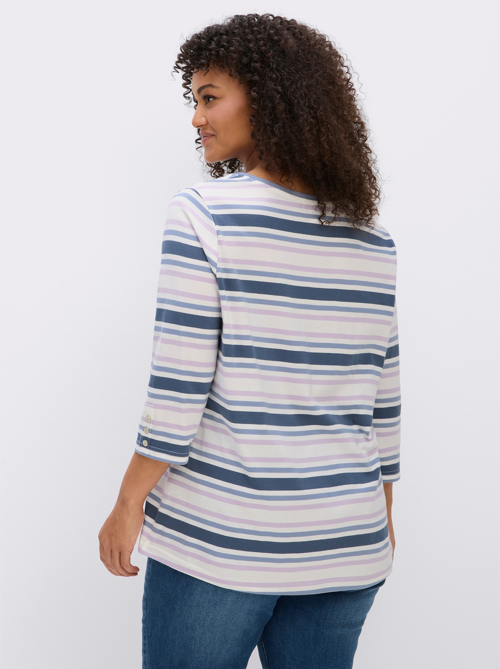 sheego Ringelshirt mit Zierknopfleiste an den Ärmeln - ecru-rauchblau-geringelt