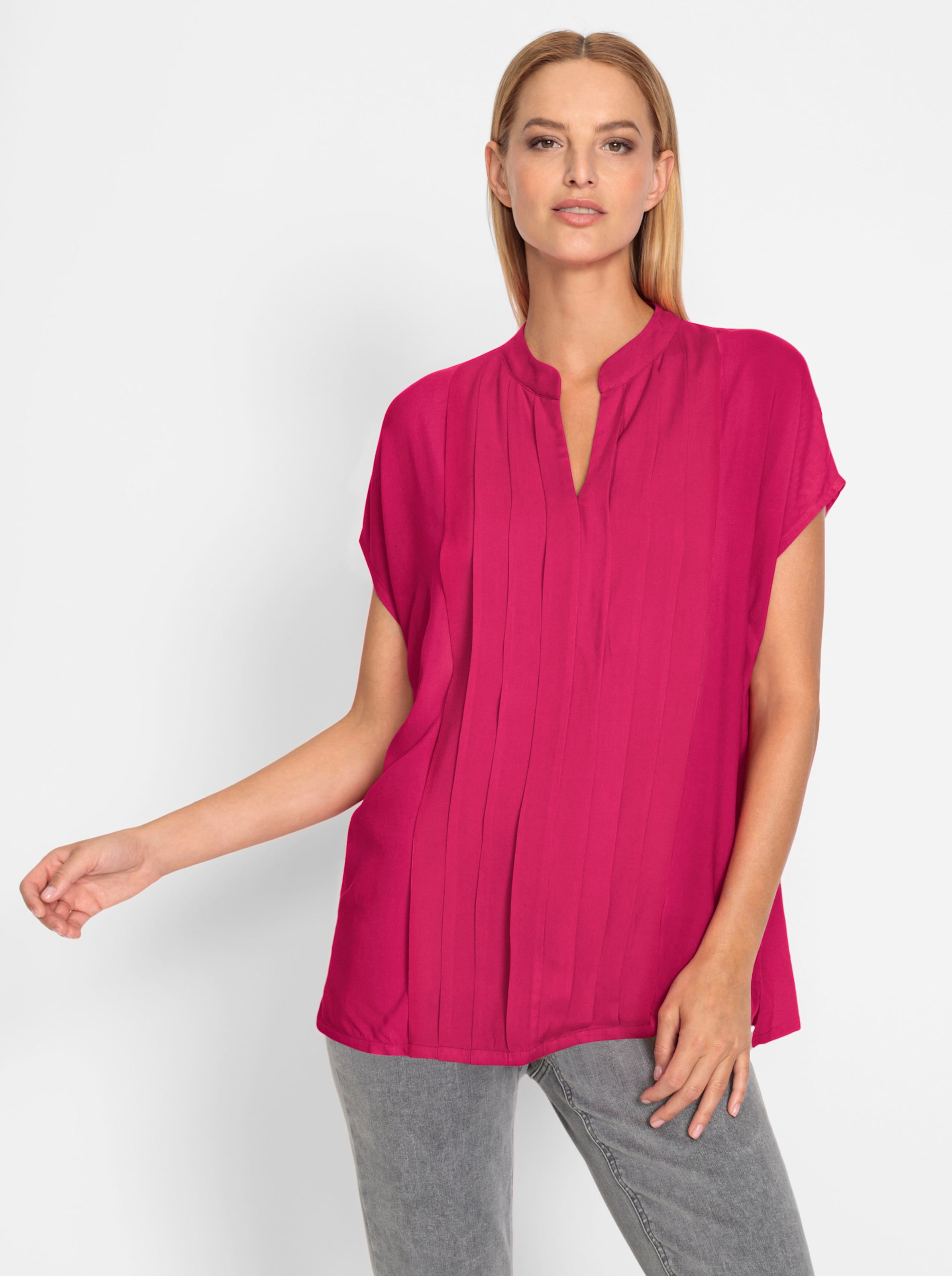 TE Trend günstig Kaufen-Bluse in pink von heine. Bluse in pink von heine <![CDATA[Bluse Kurzarm-Style, hinten etwas länger. Rundhals mit offenem V. Mit trendiger Biesenverzierung und Seitenschlitzen.]]>. 